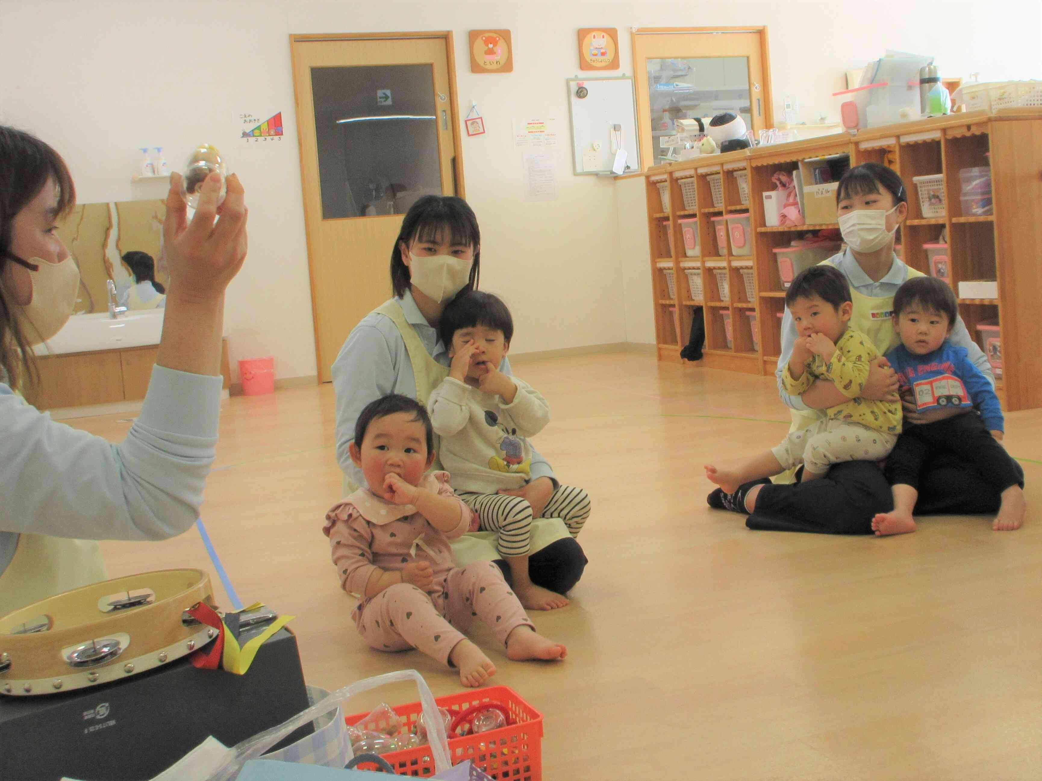「楽器の紹介です」いろんな楽器があるね。