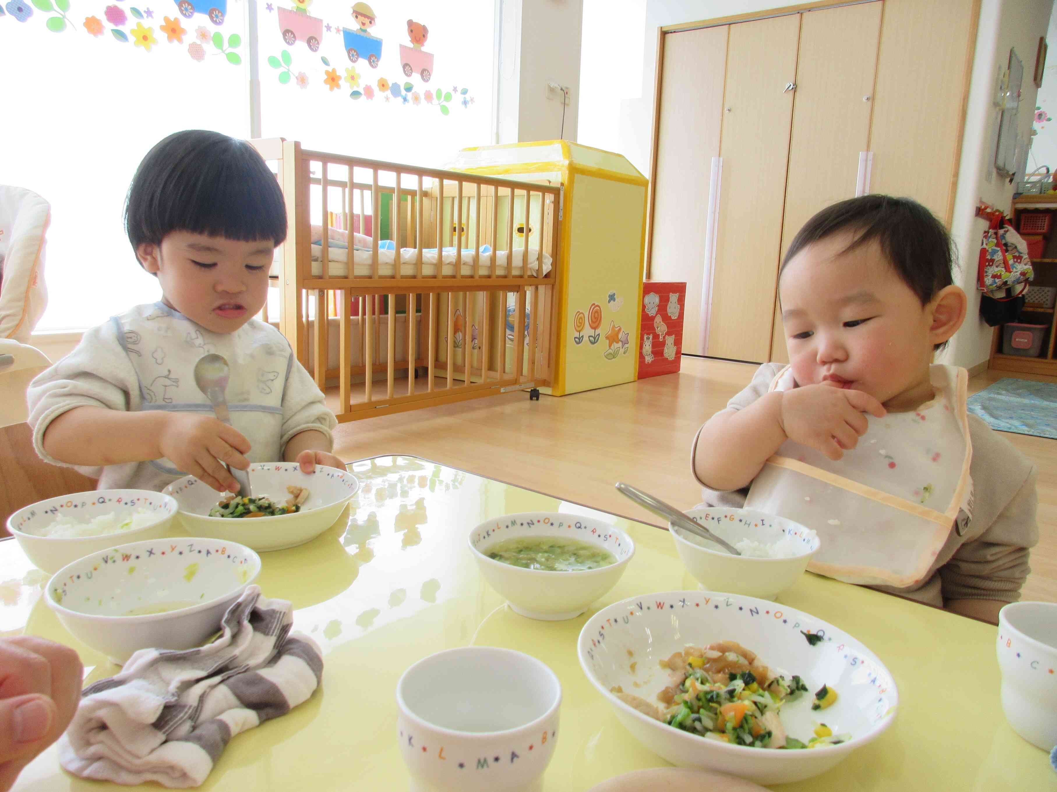 1歳児クラス「あひる組」お野菜も食べるよ！