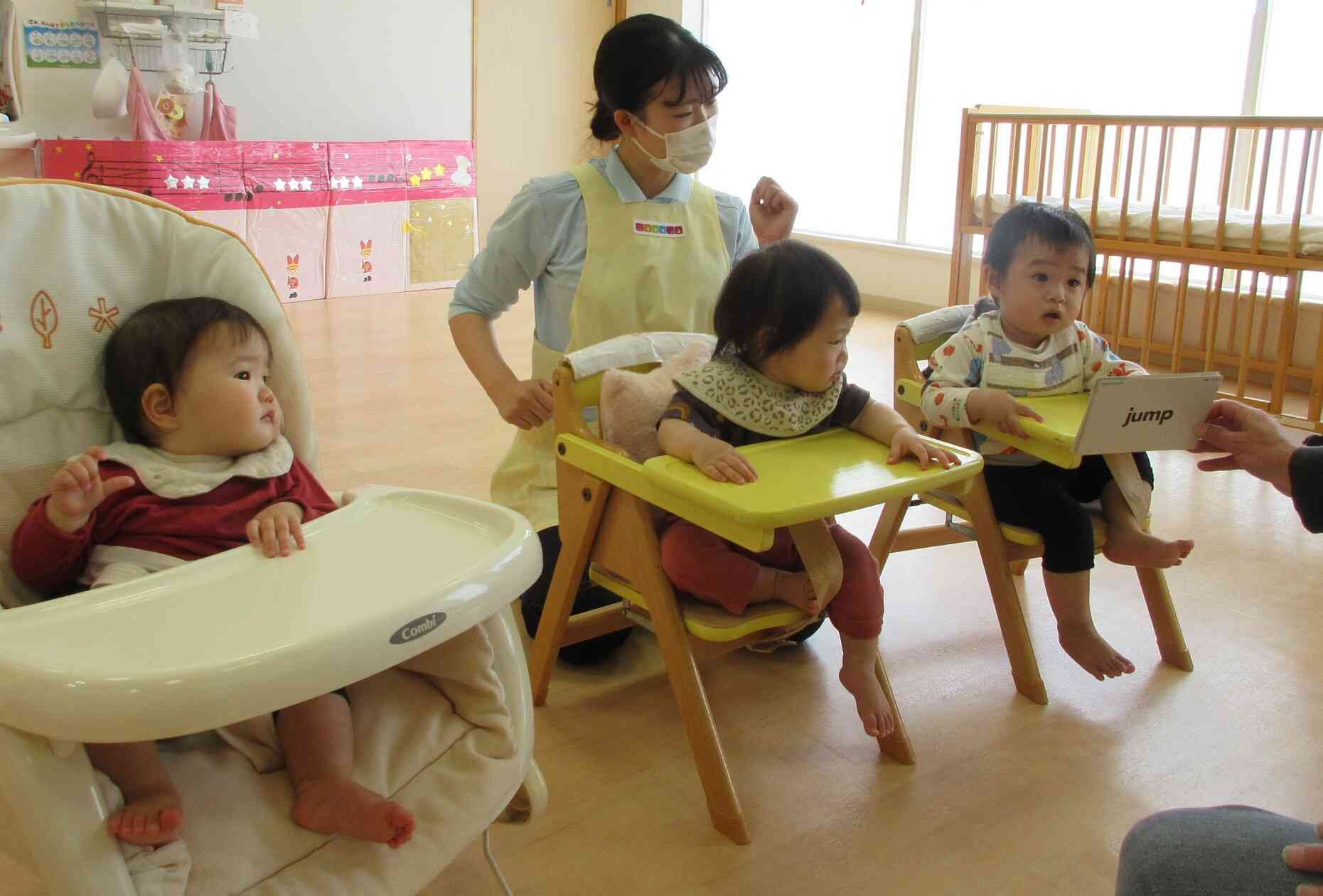 ０歳児クラス「初めてのレッスン」