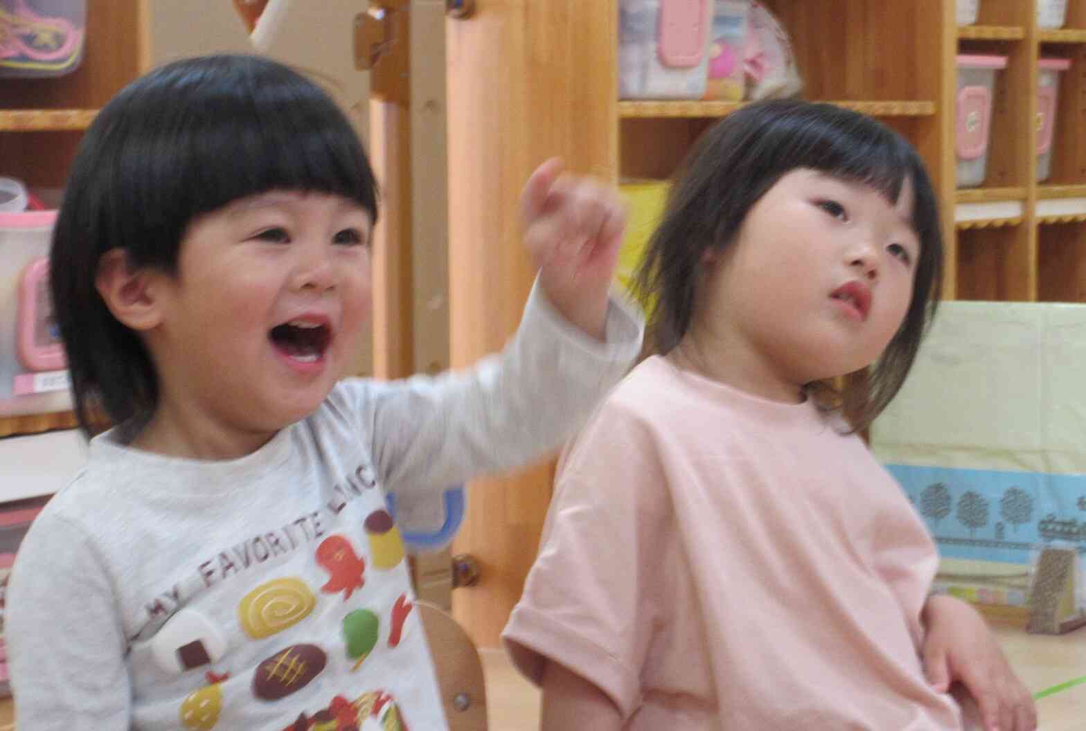 名前を呼ばれると元気に「ハロー」と挨拶。
