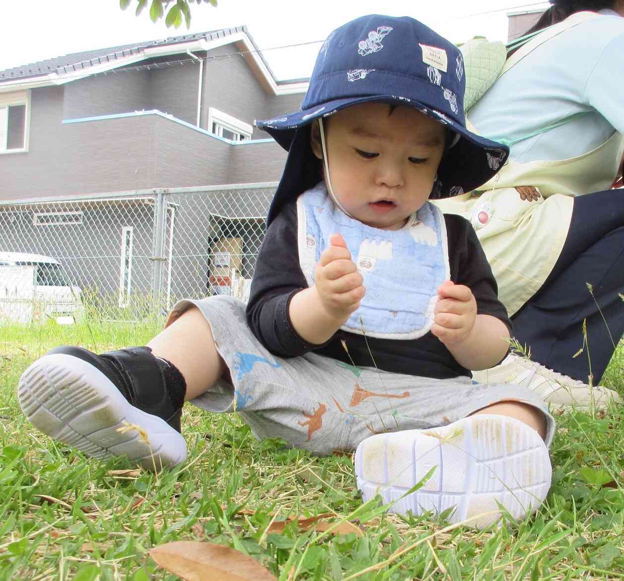 ０歳児クラスのお友達も歩くことが上手になりました。