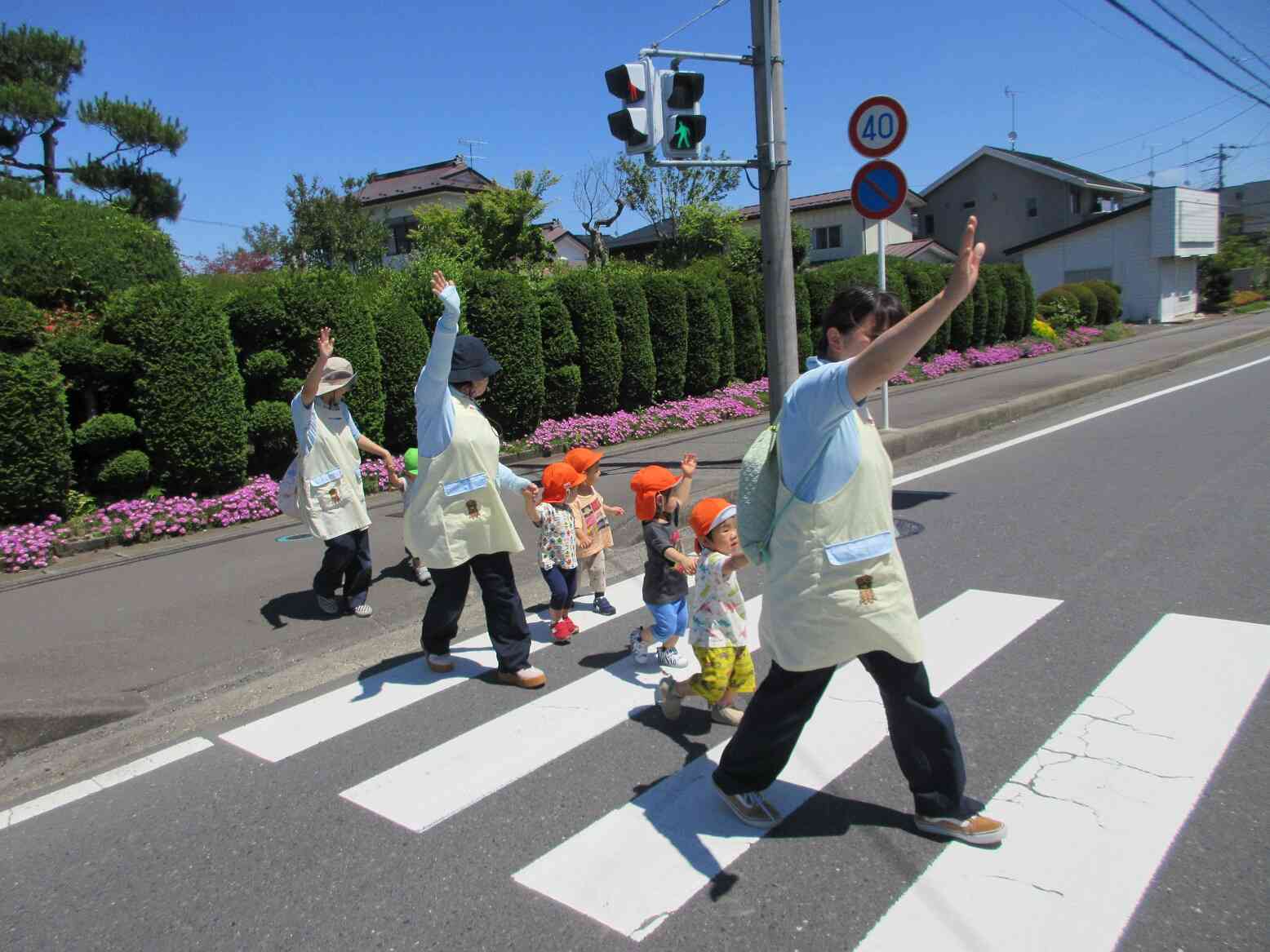 交通ルールを守ります