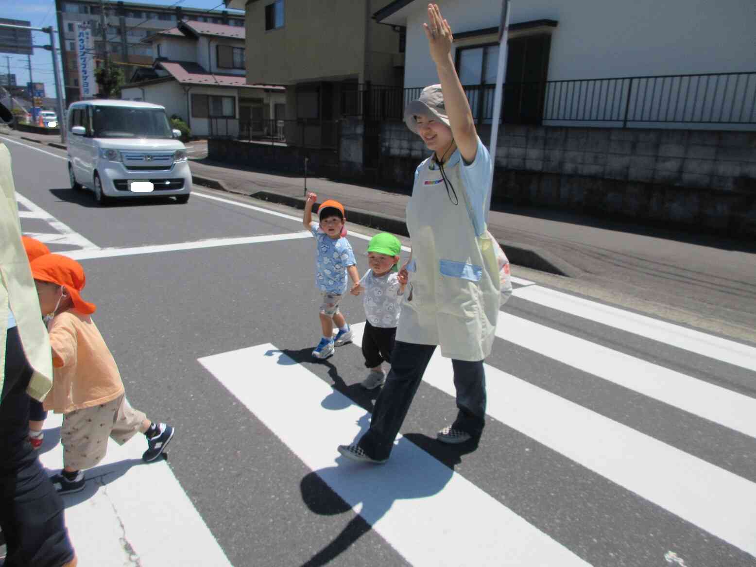 おててはピーン!