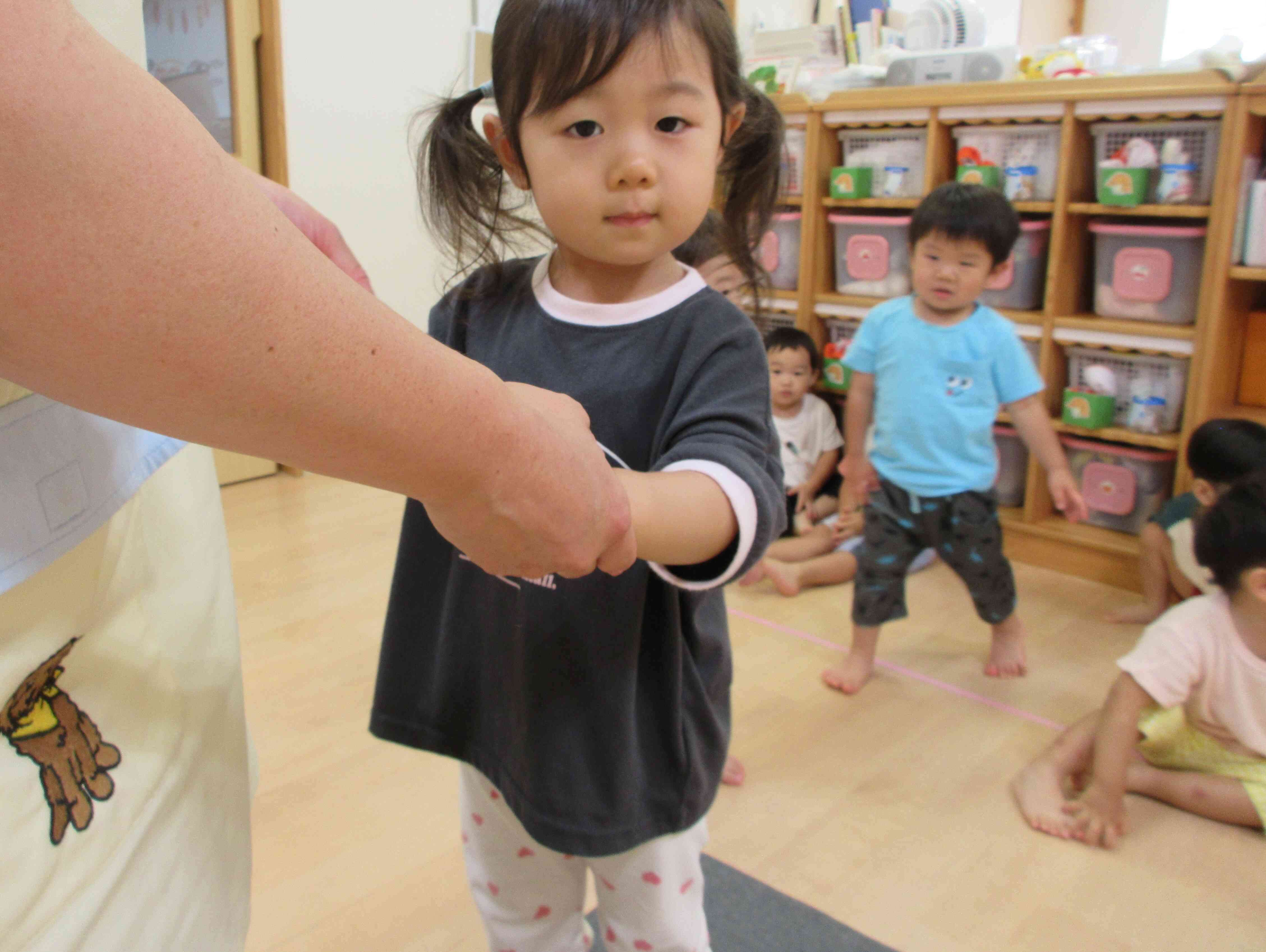 ～あひるぐみ・１歳児、うさぎ組・2歳児～運動遊び