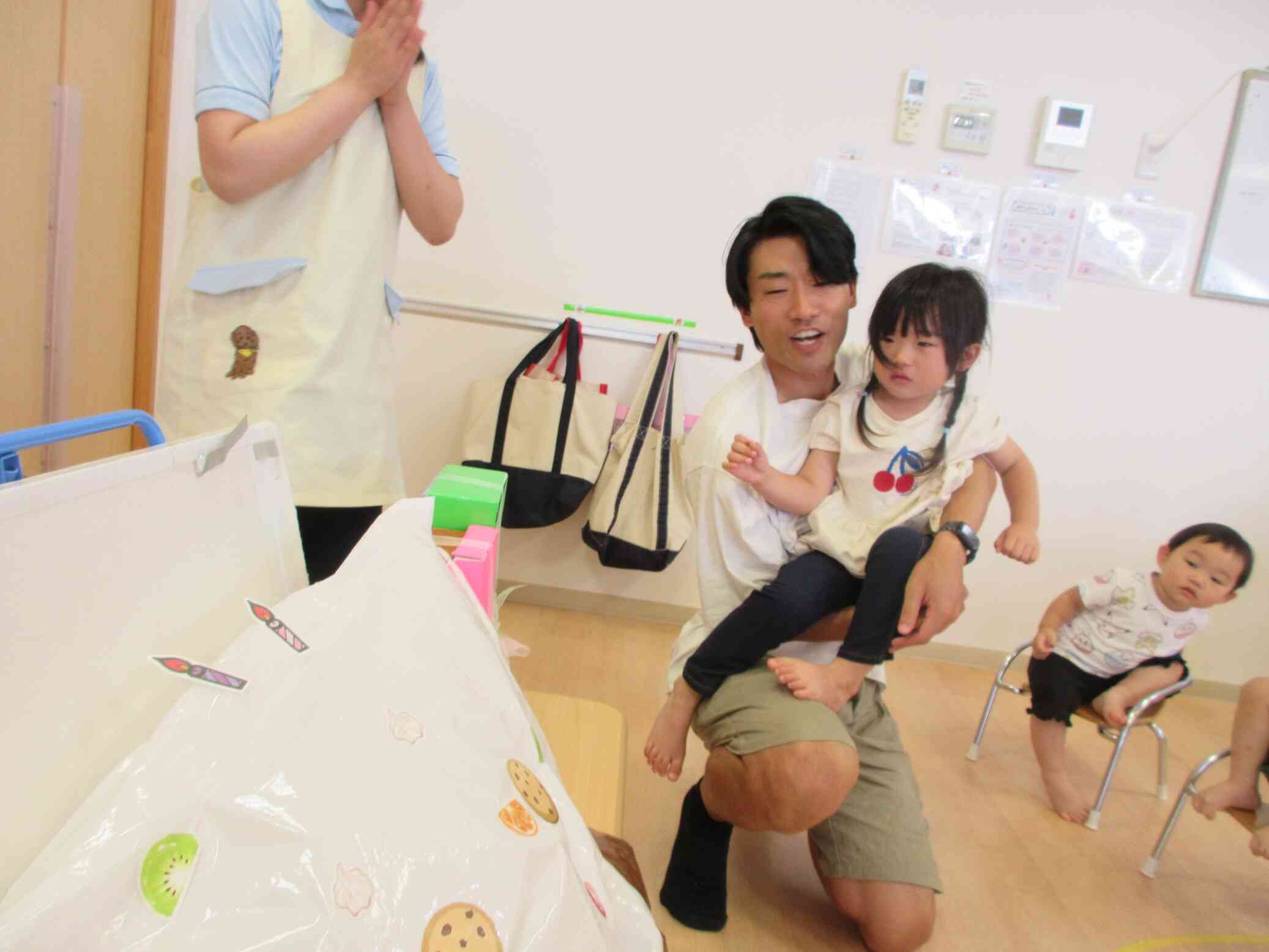 ３本のろうそくを「ふー」