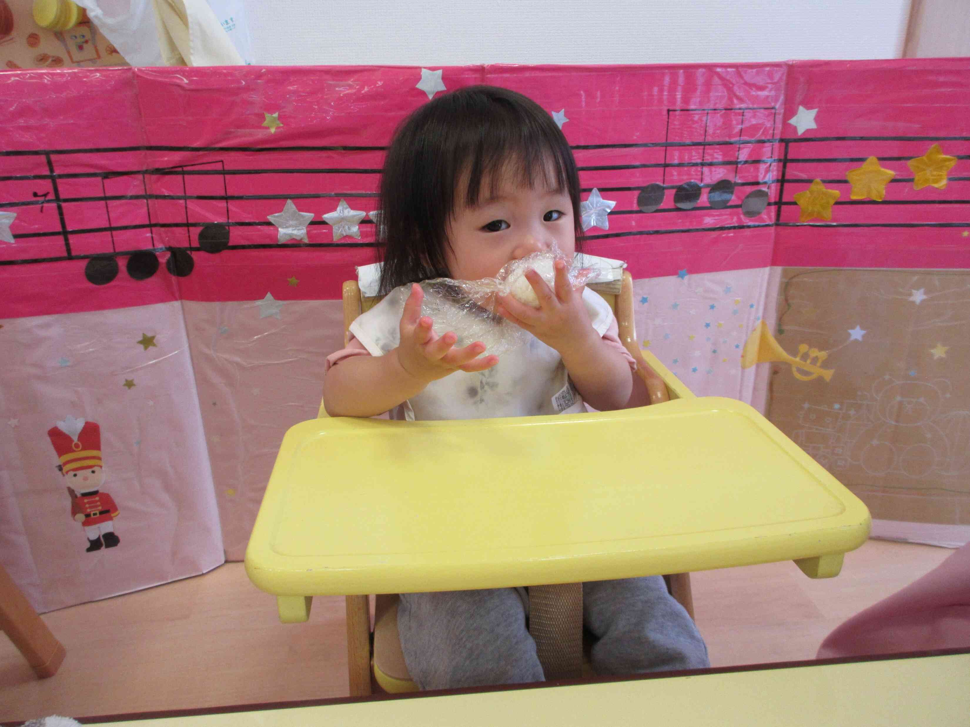 おにぎりパクリ！