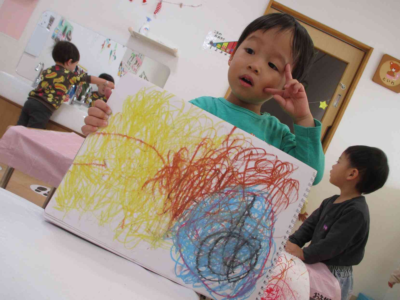 2歳児「うさぎ組」お絵描き&粘土遊び
