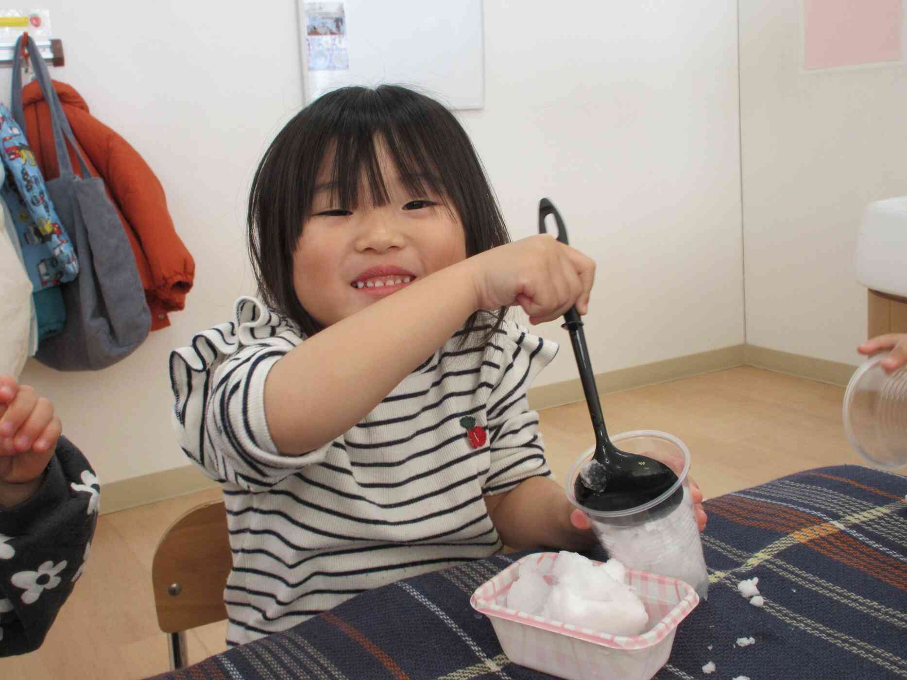２歳児「うさぎ組」雪遊び