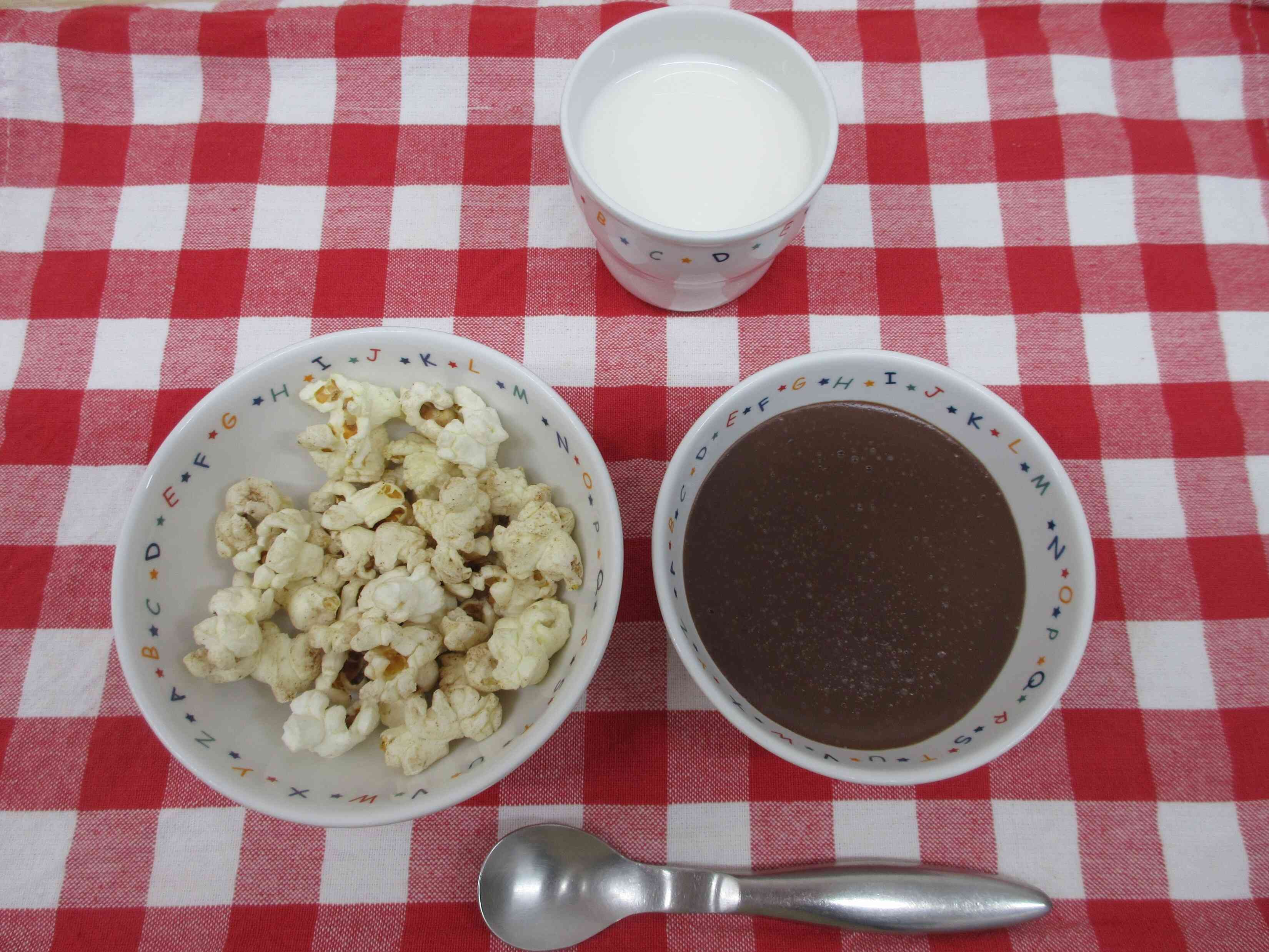 今日のおやつはココアムースと一緒に♡