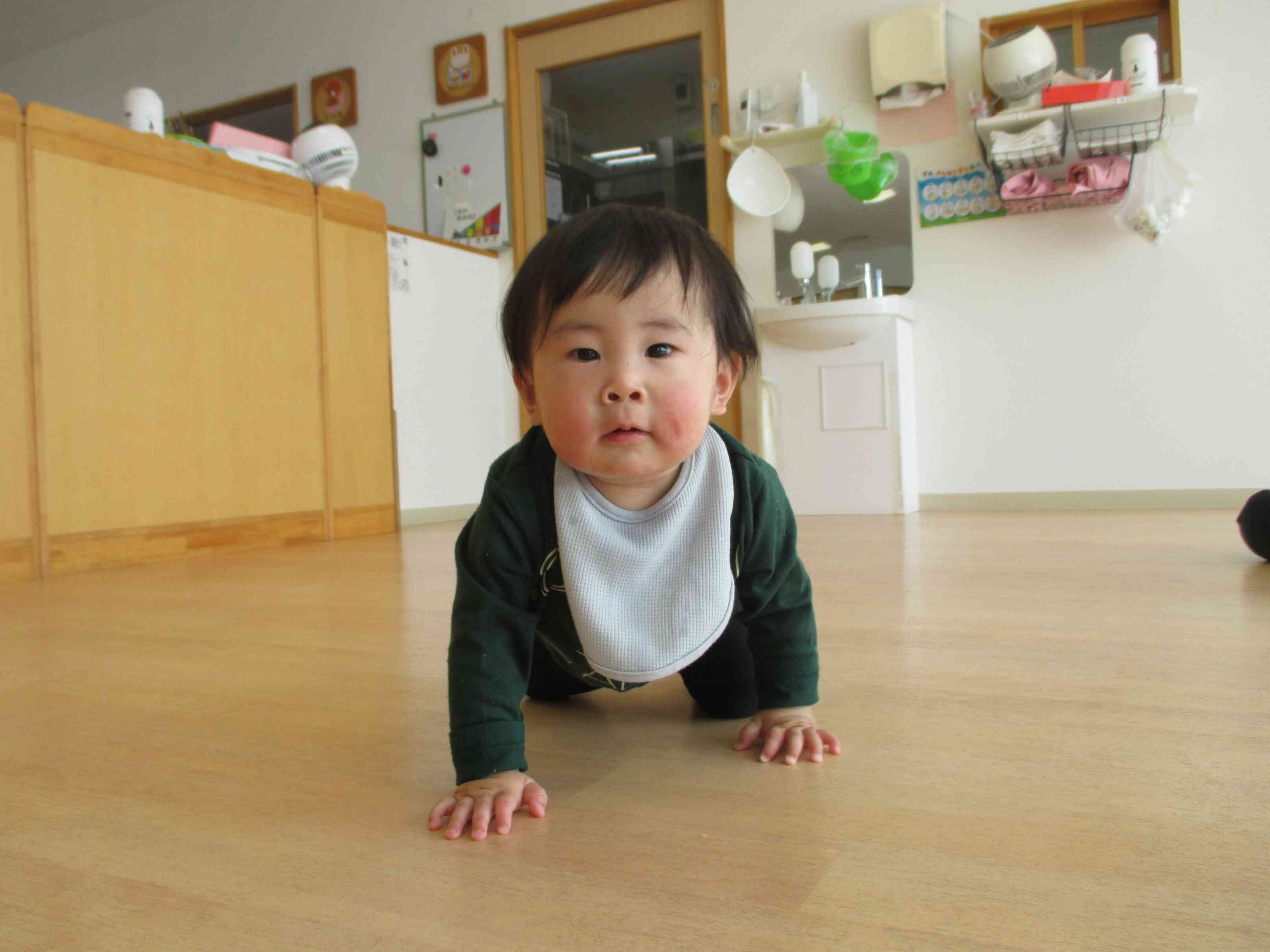 0歳児クラス「色々な遊び楽しいな♫」