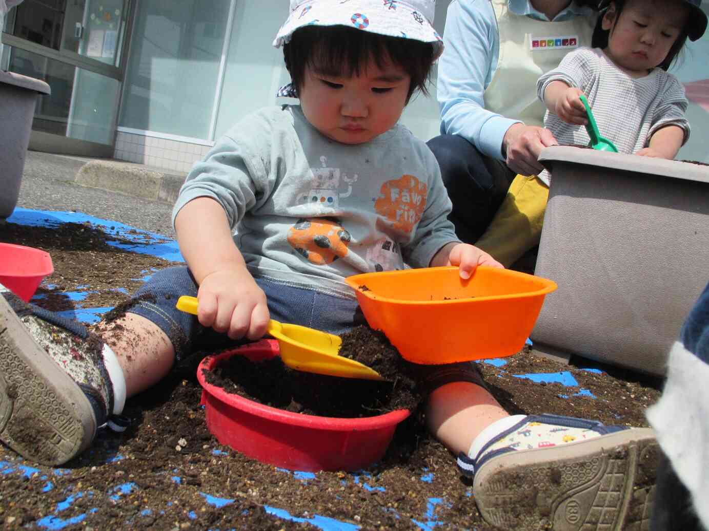 1歳児クラス「つちあそび」