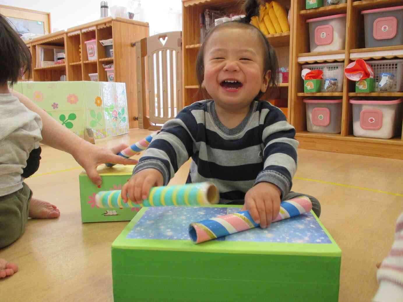 1歳児（あひる組）、２歳児（うさぎ組）リズム遊び