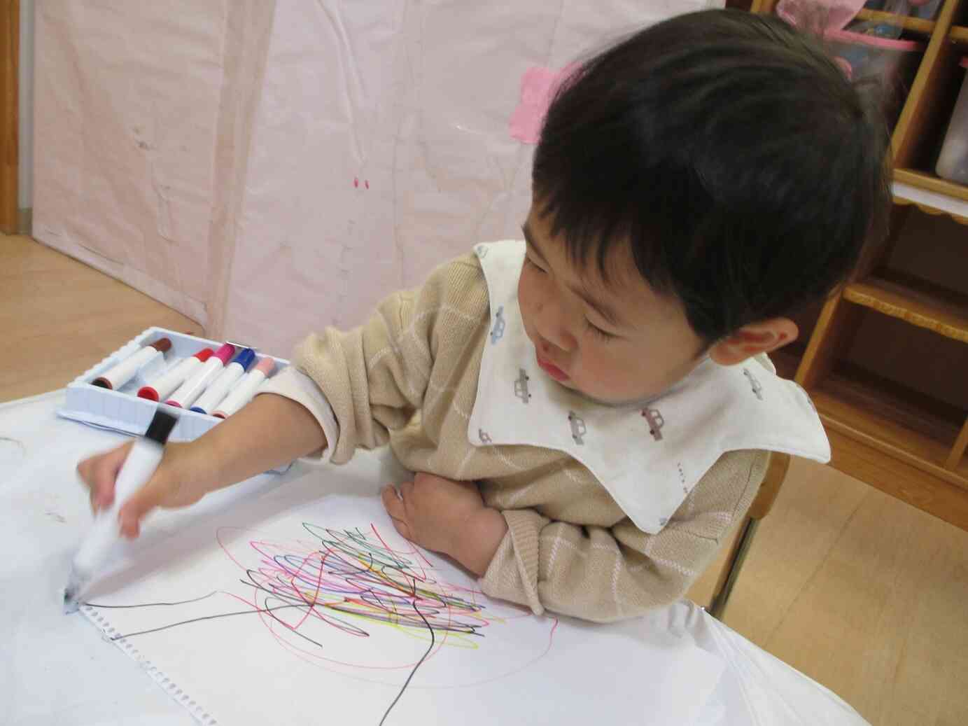 一時預かりのお友だちもお絵描きを楽しみました!