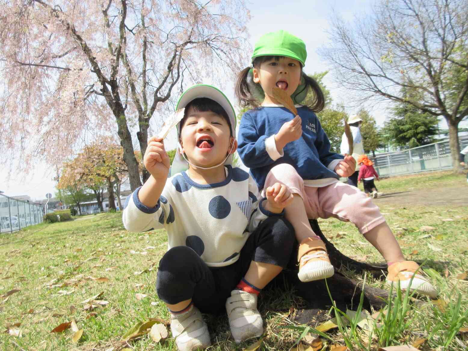 2歳児　春の自然、みーつけた！！