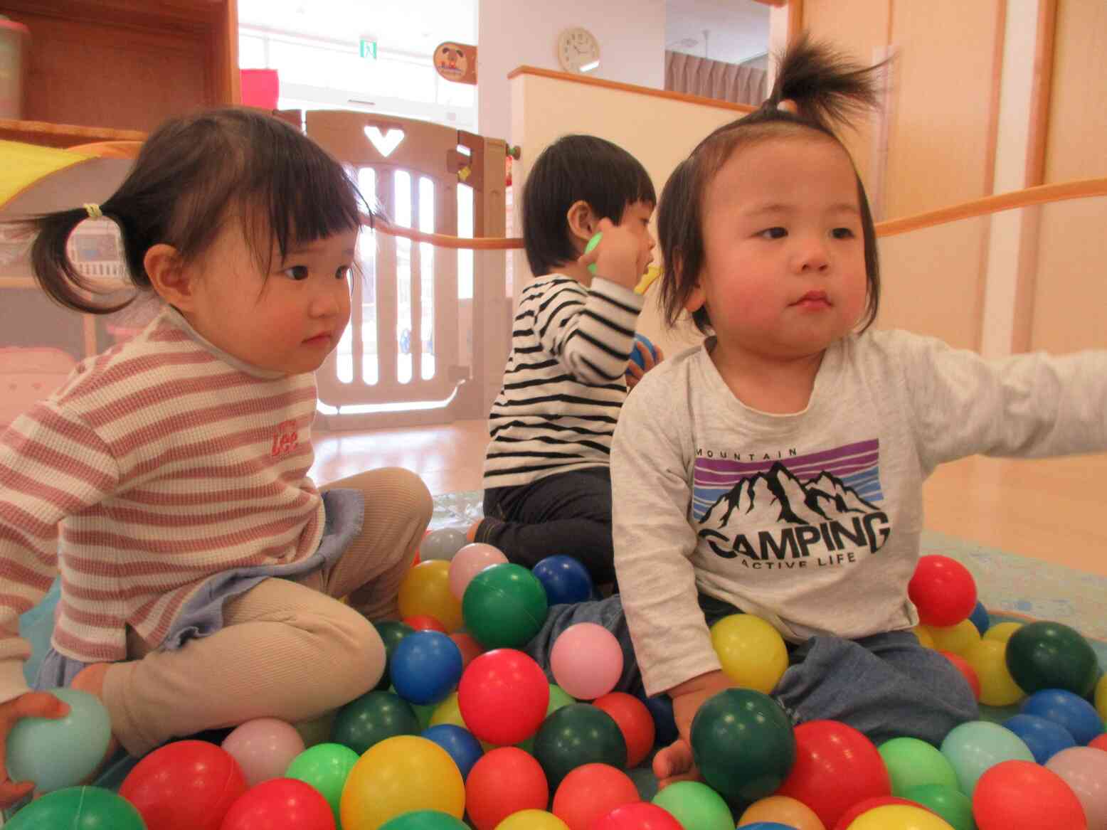 1歳児クラス「室内遊び」｜ニチイキッズ新白河保育園｜ニチイキッズ