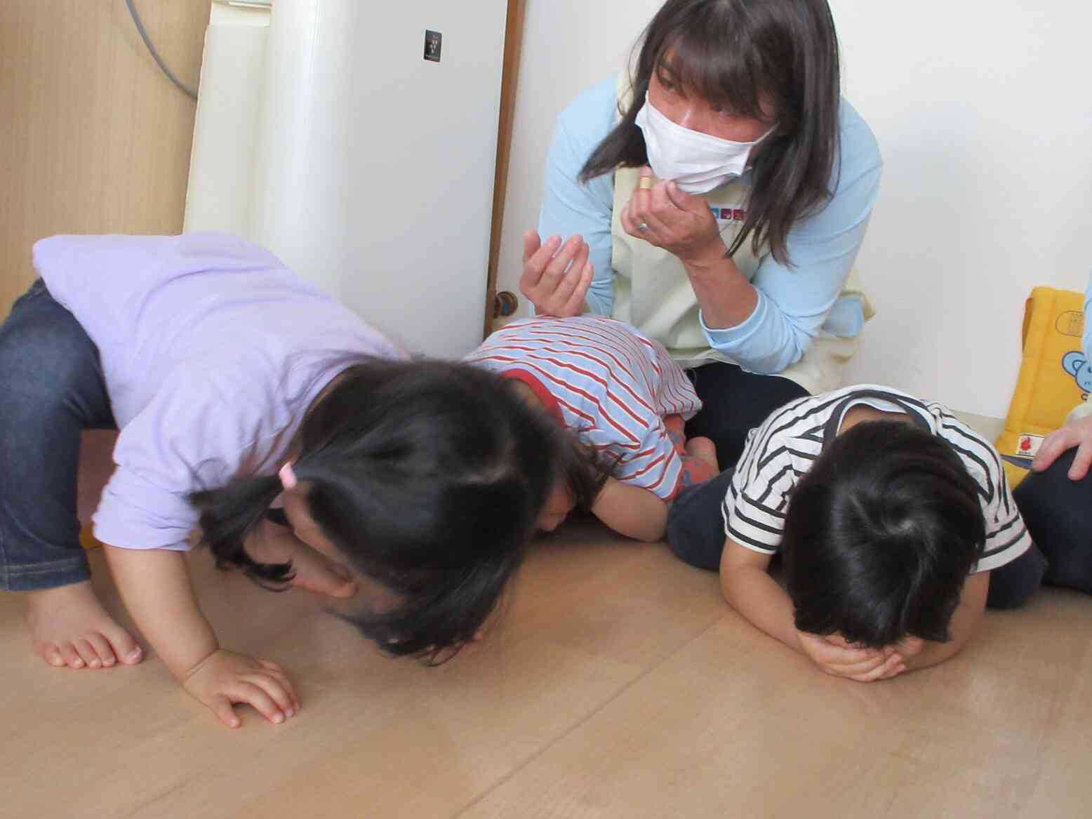 ダンゴ虫のポーズ！