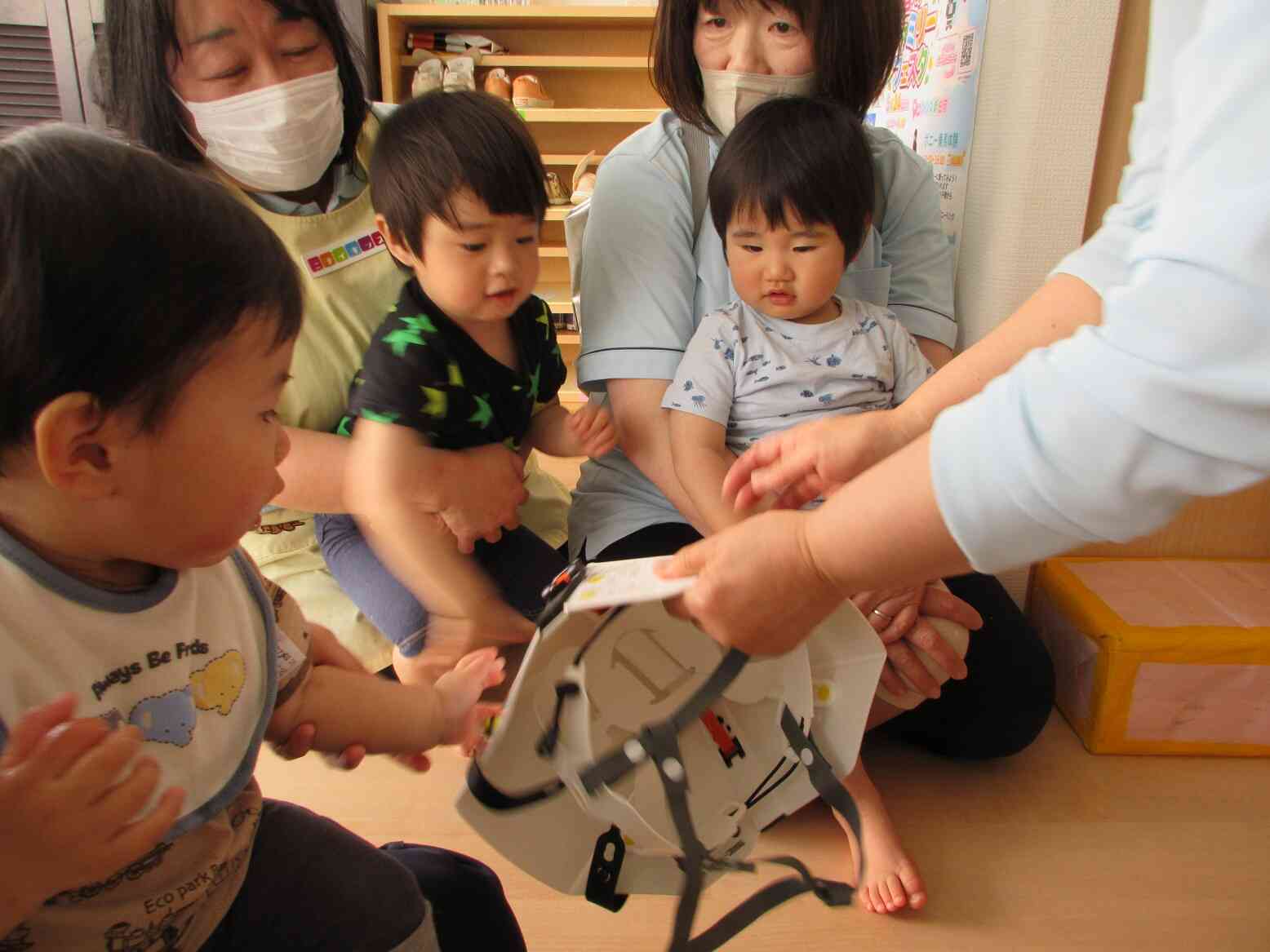ヘルメットって硬いね。