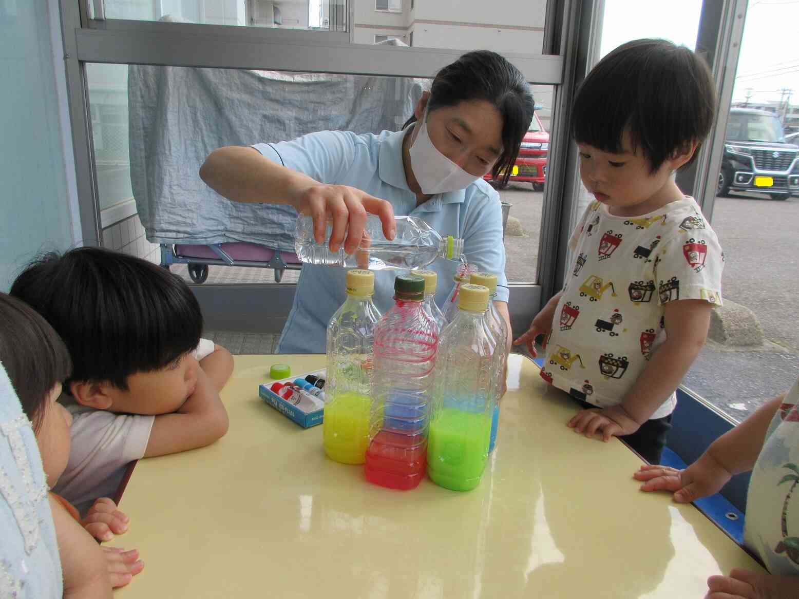 お水を入れるよ！