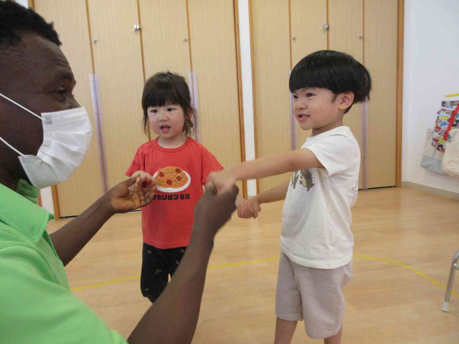 最後は手を繋いでバイバイするよ☆