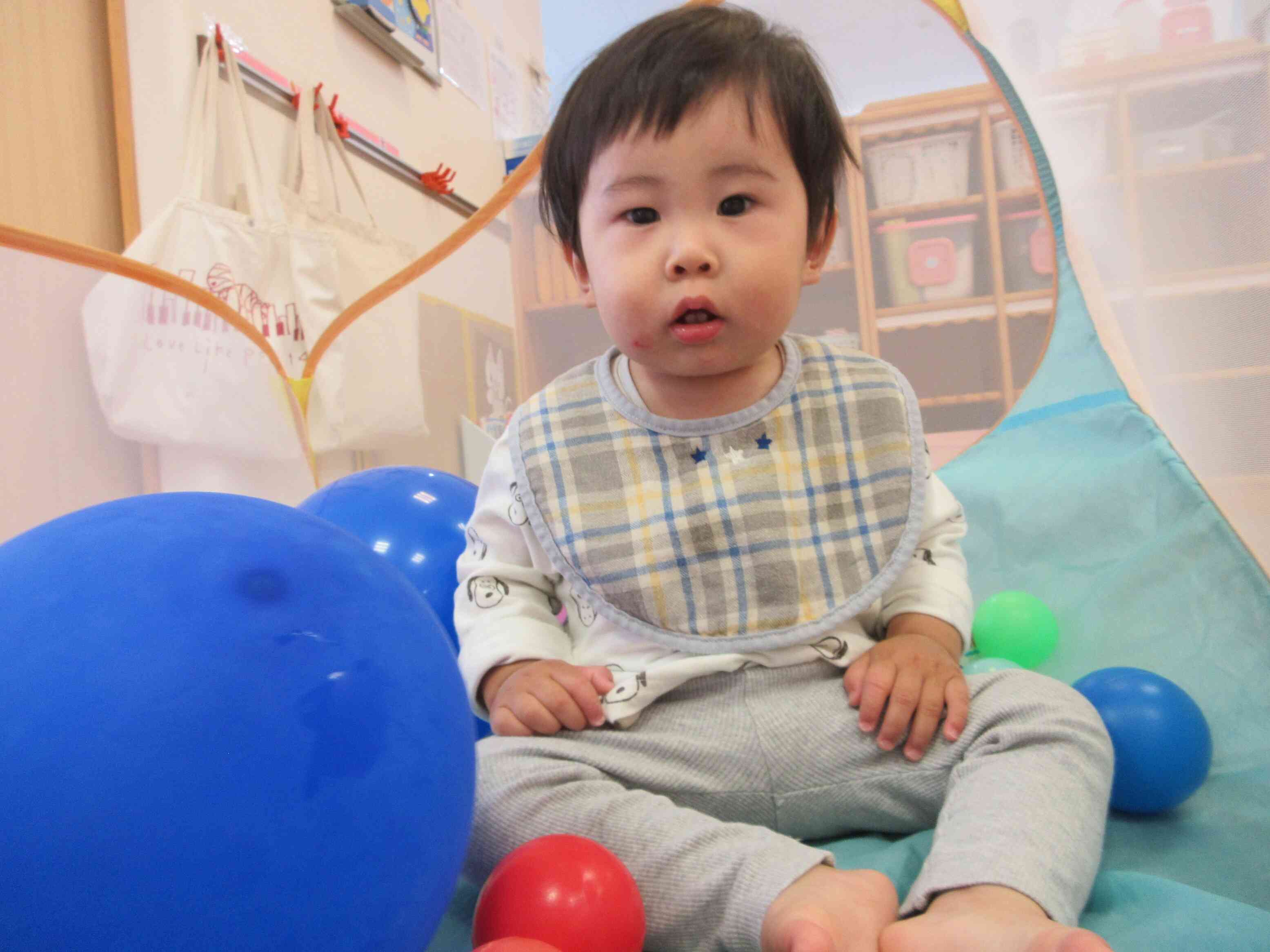 0歳児・ひよこ組【室内遊び】