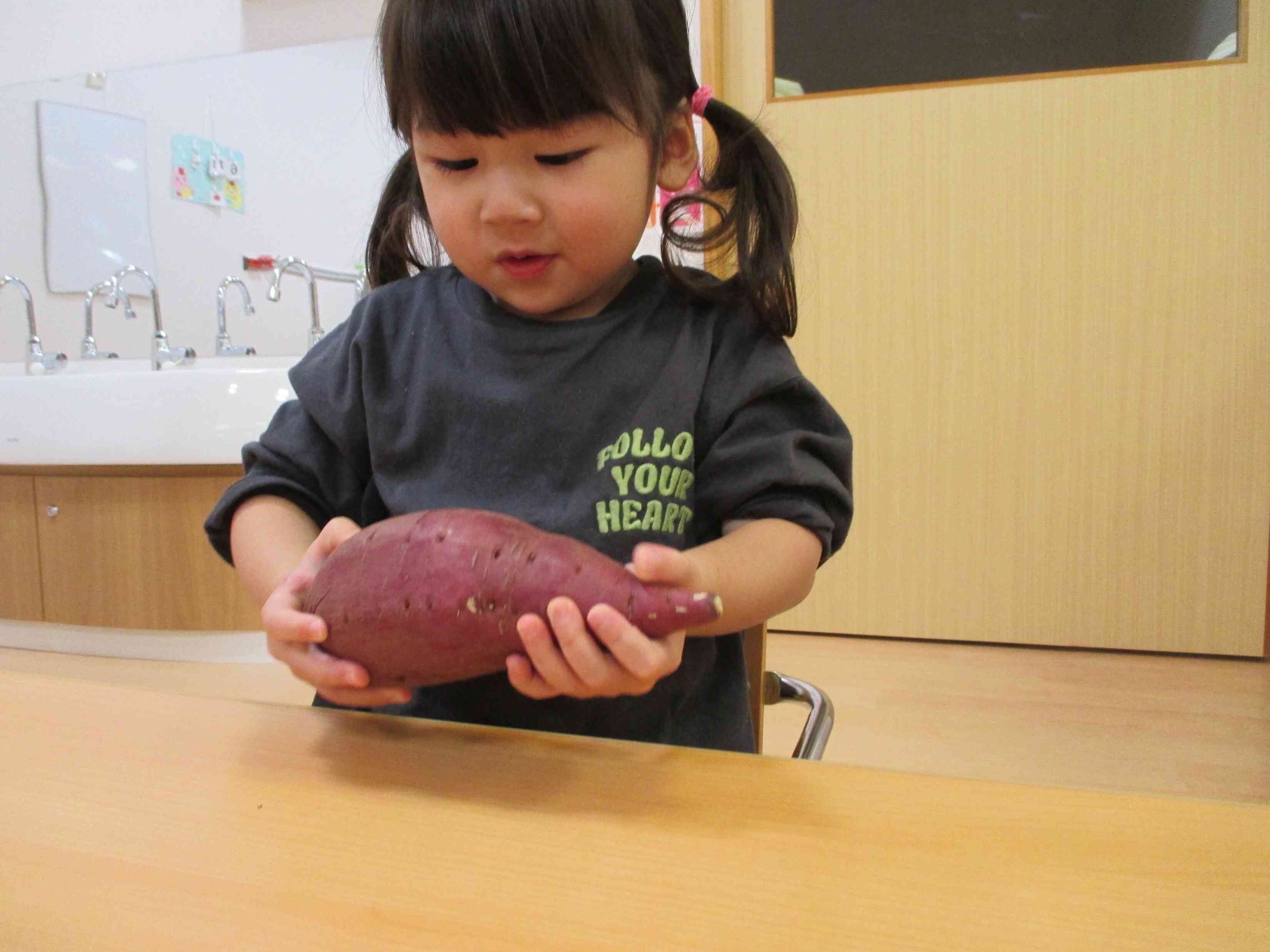 6月は「さつまいもつぶし」です。