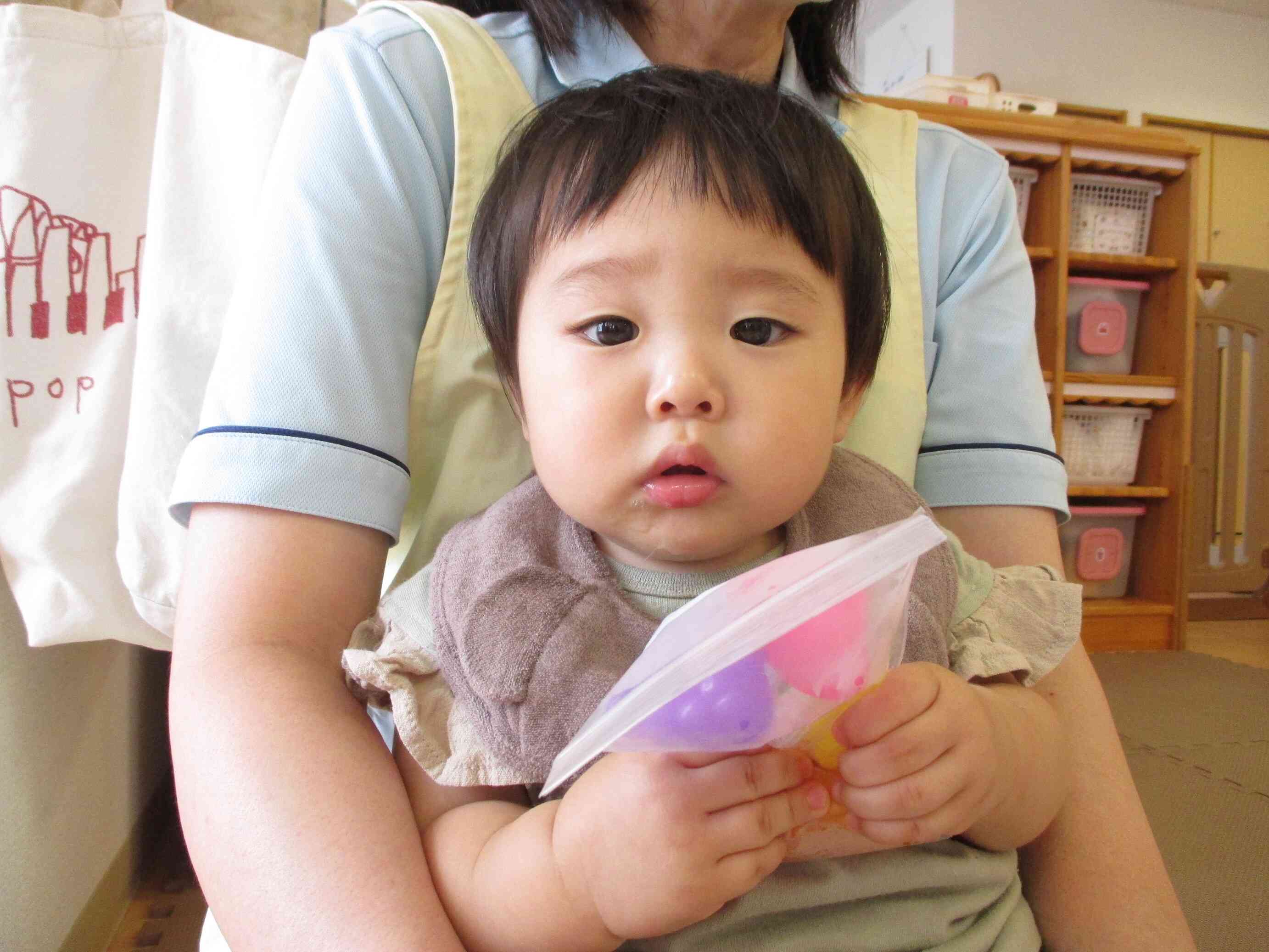 0歳児・ひよこ組【室内遊び】