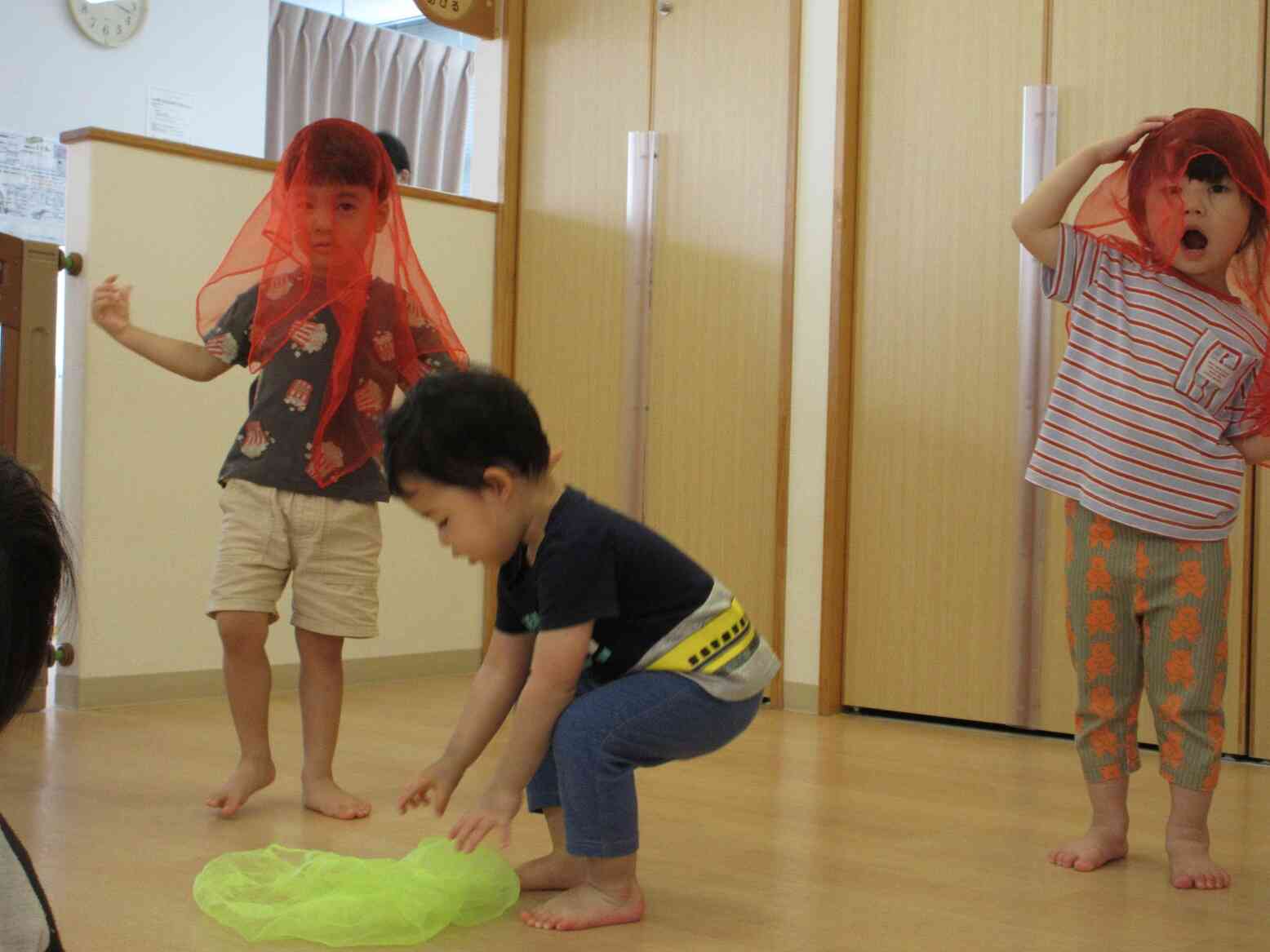 1・2歳児クラス　【リズム遊び】