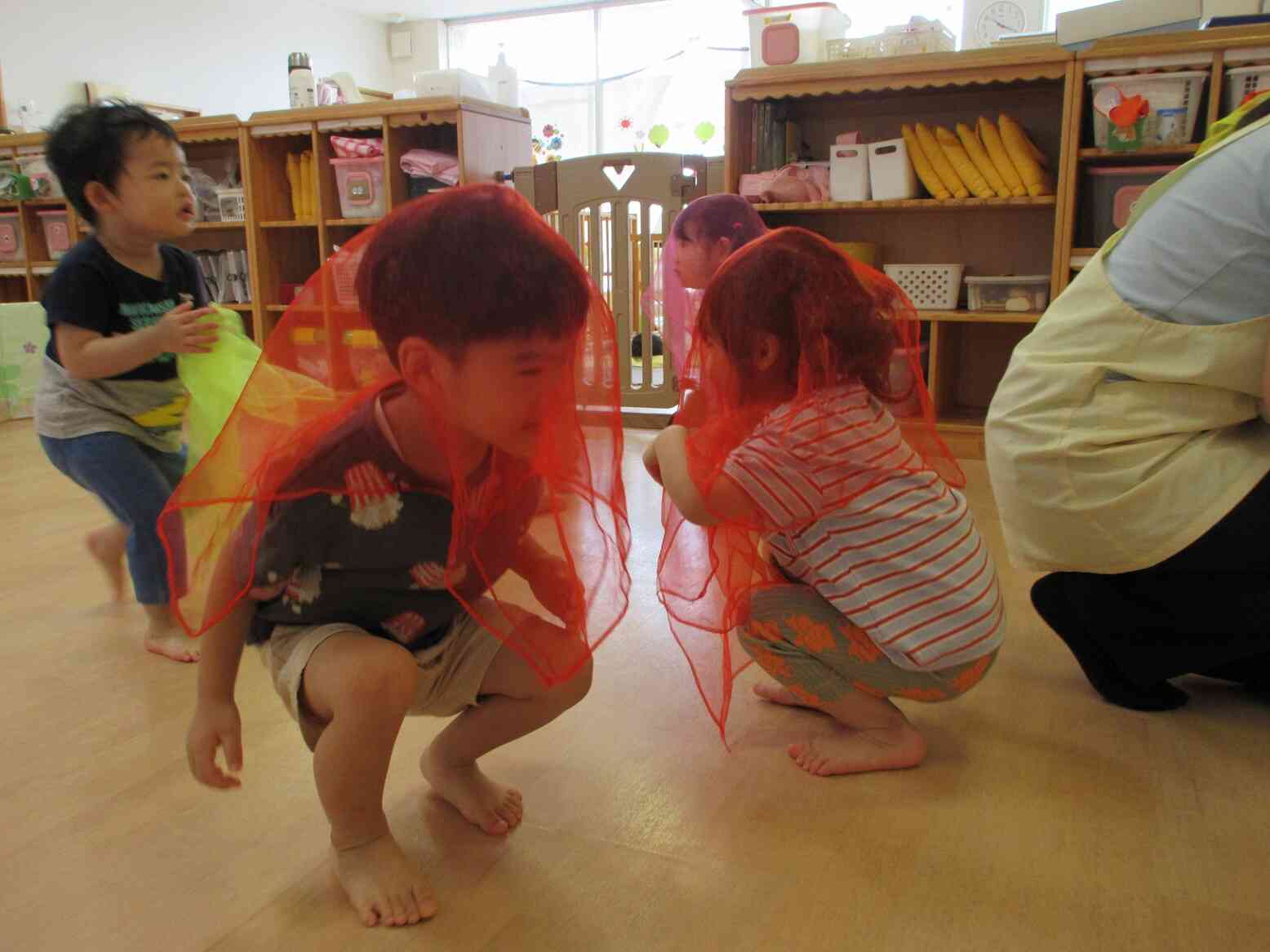 いろいろな色に見えるね。