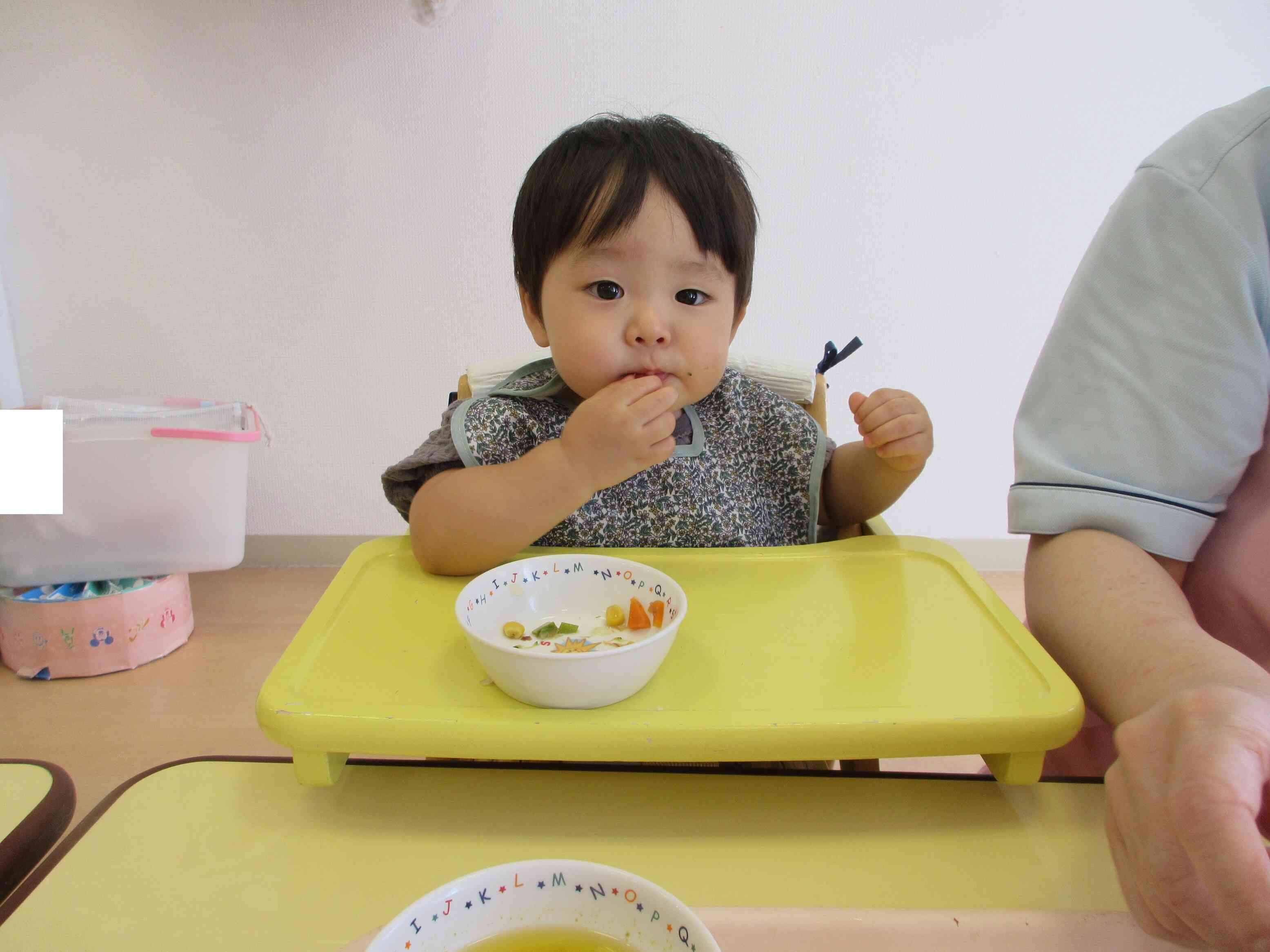 給食の様子(０歳児クラス)