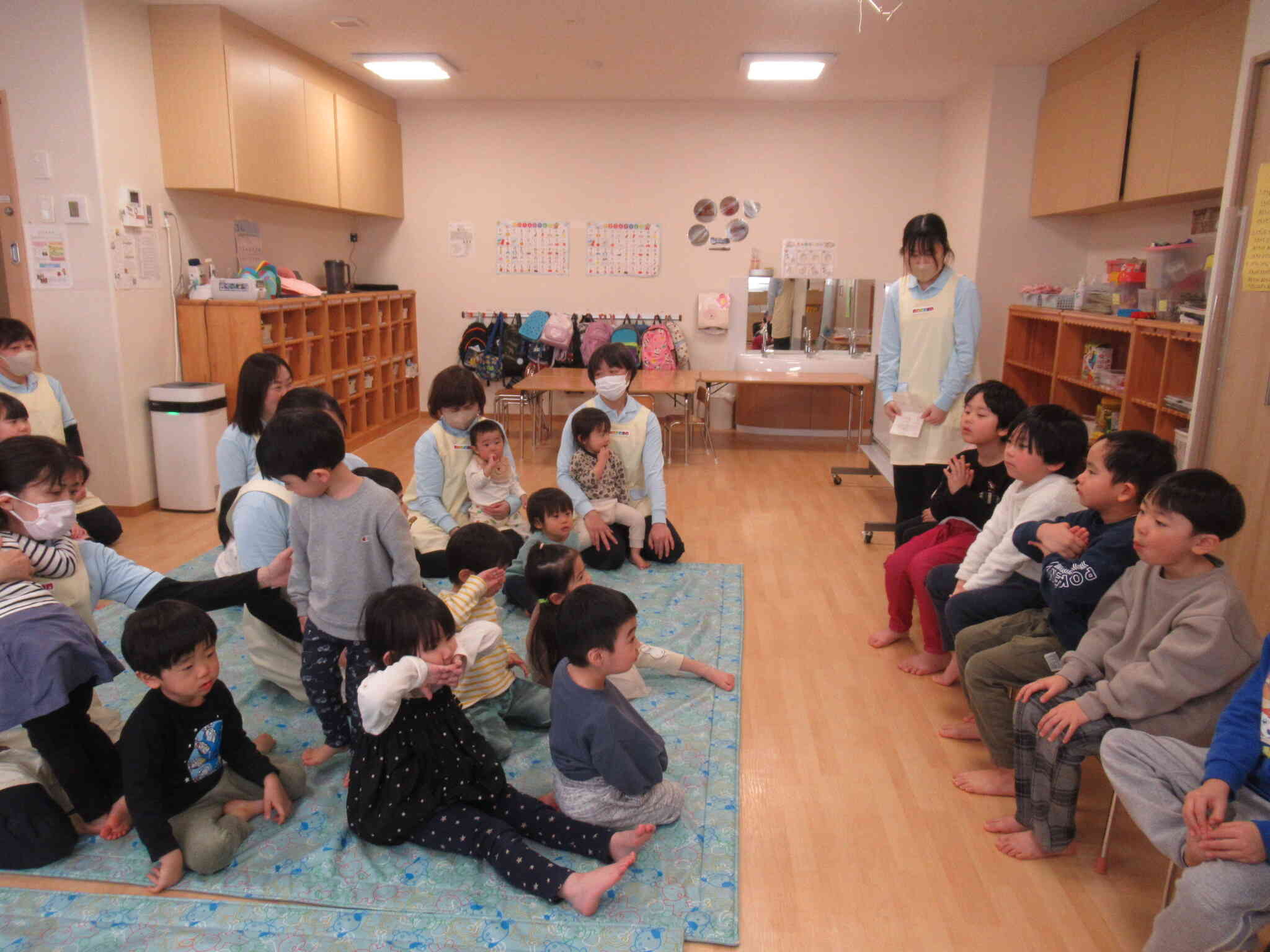 きりん組さんが前へ質問にしっかり答えます