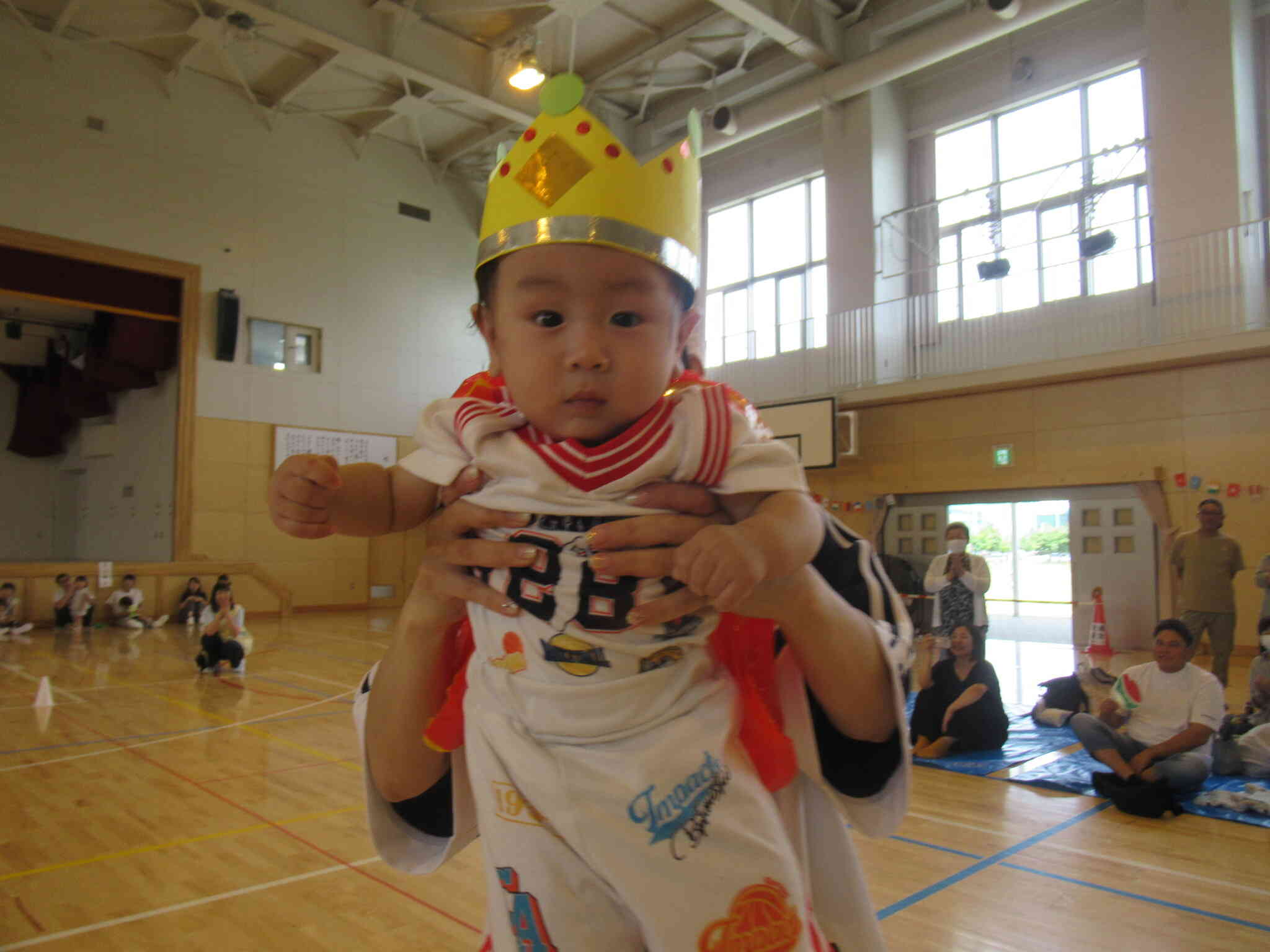 0歳児の親子競技王様になります