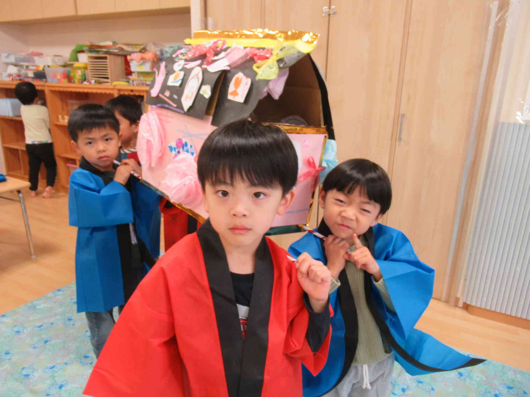 自慢のお神輿。来年も作ろうね。