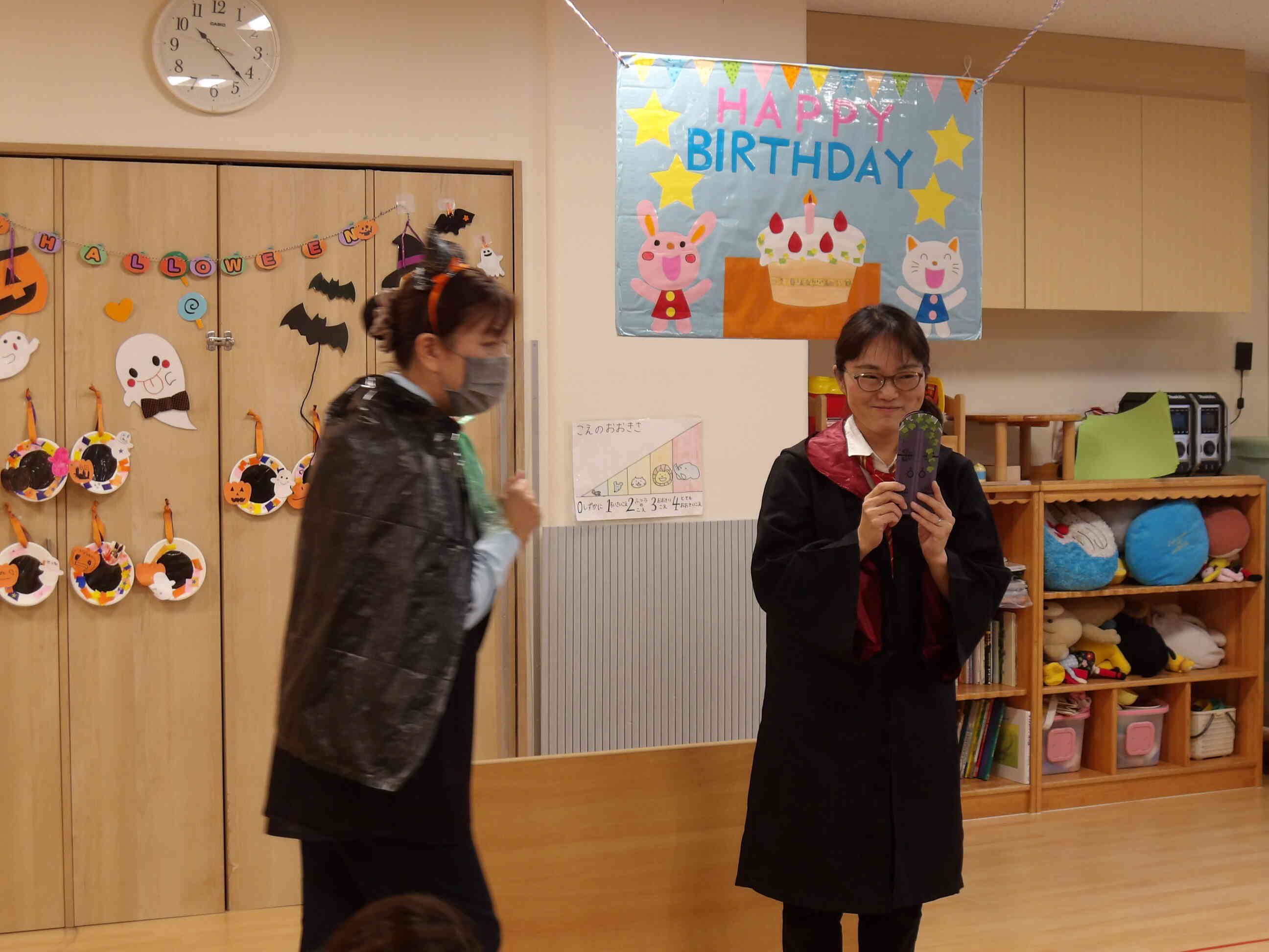 先生も仮装しています