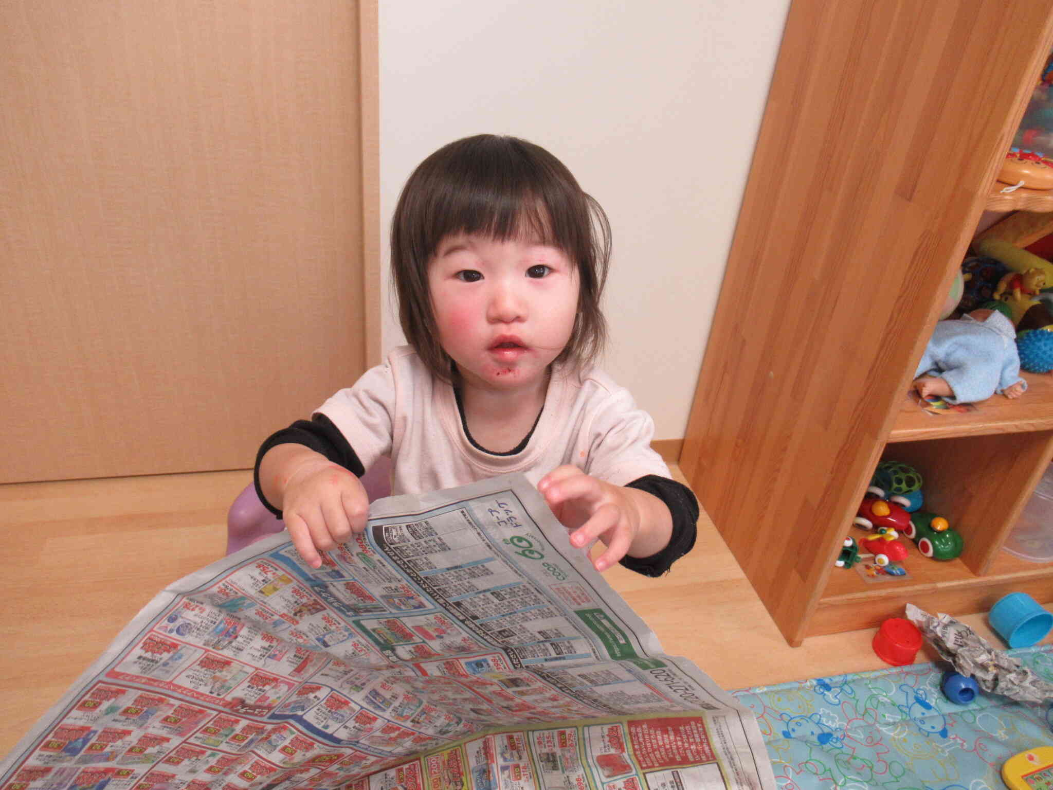 新聞紙遊びも楽しみました！