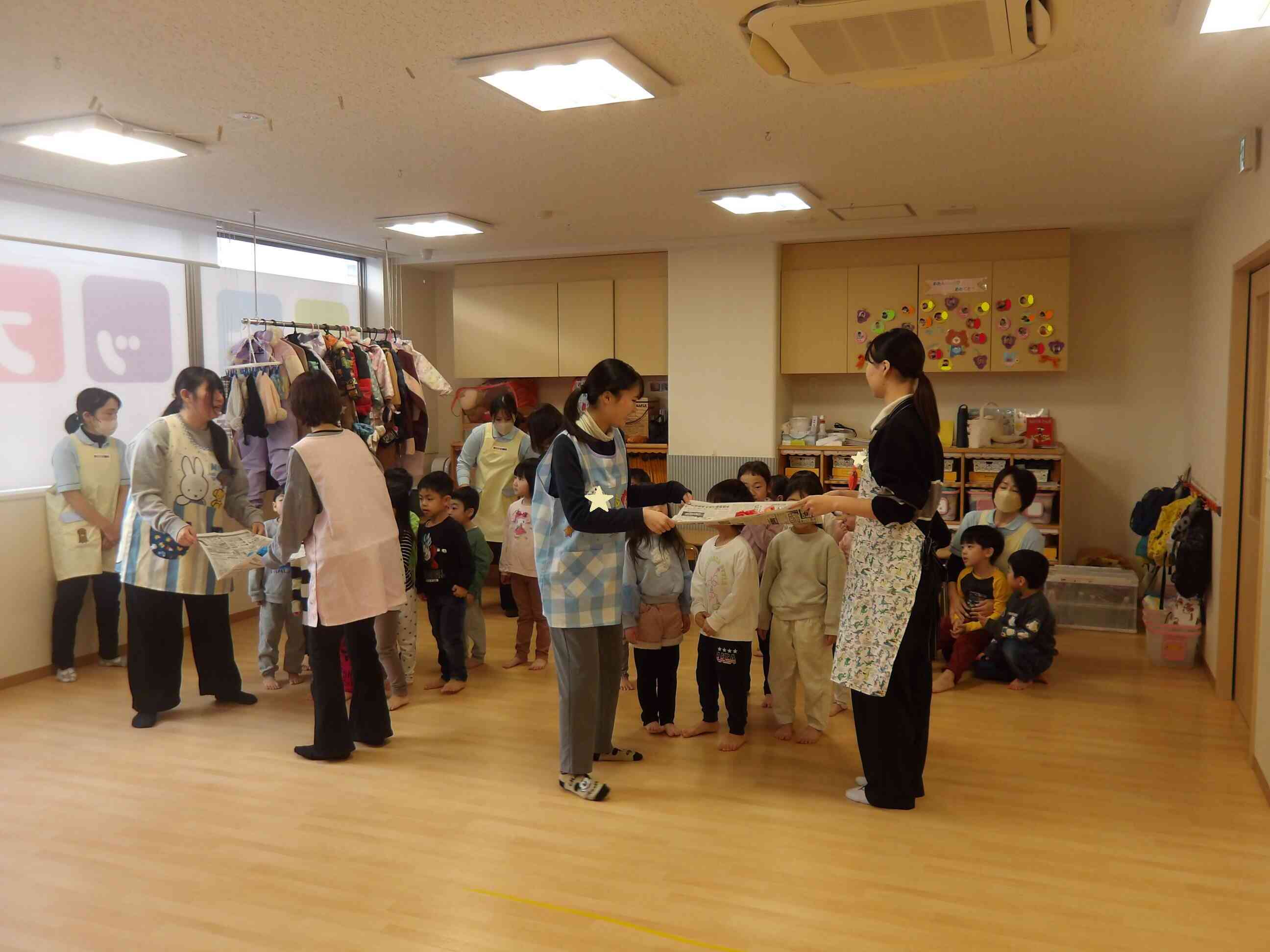 学生さんの見本をみて