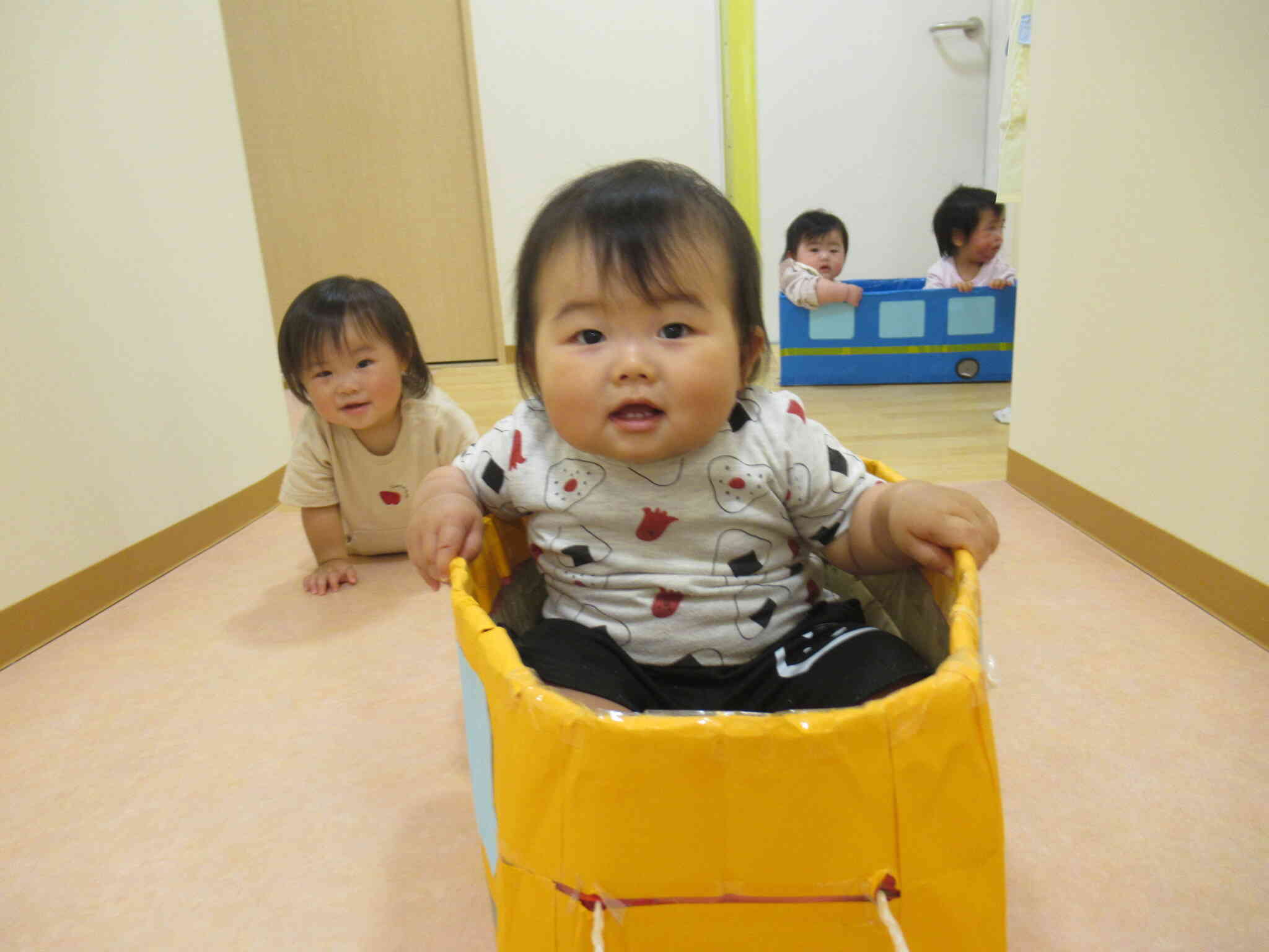 ０歳児　室内遊び