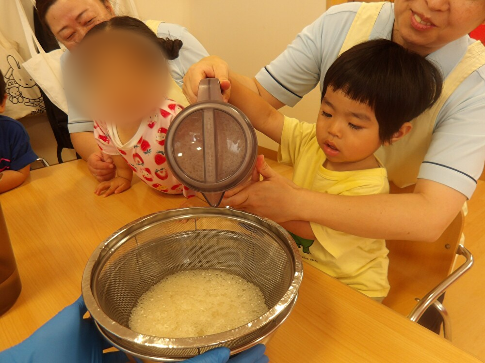 食育（お米とぎ）
