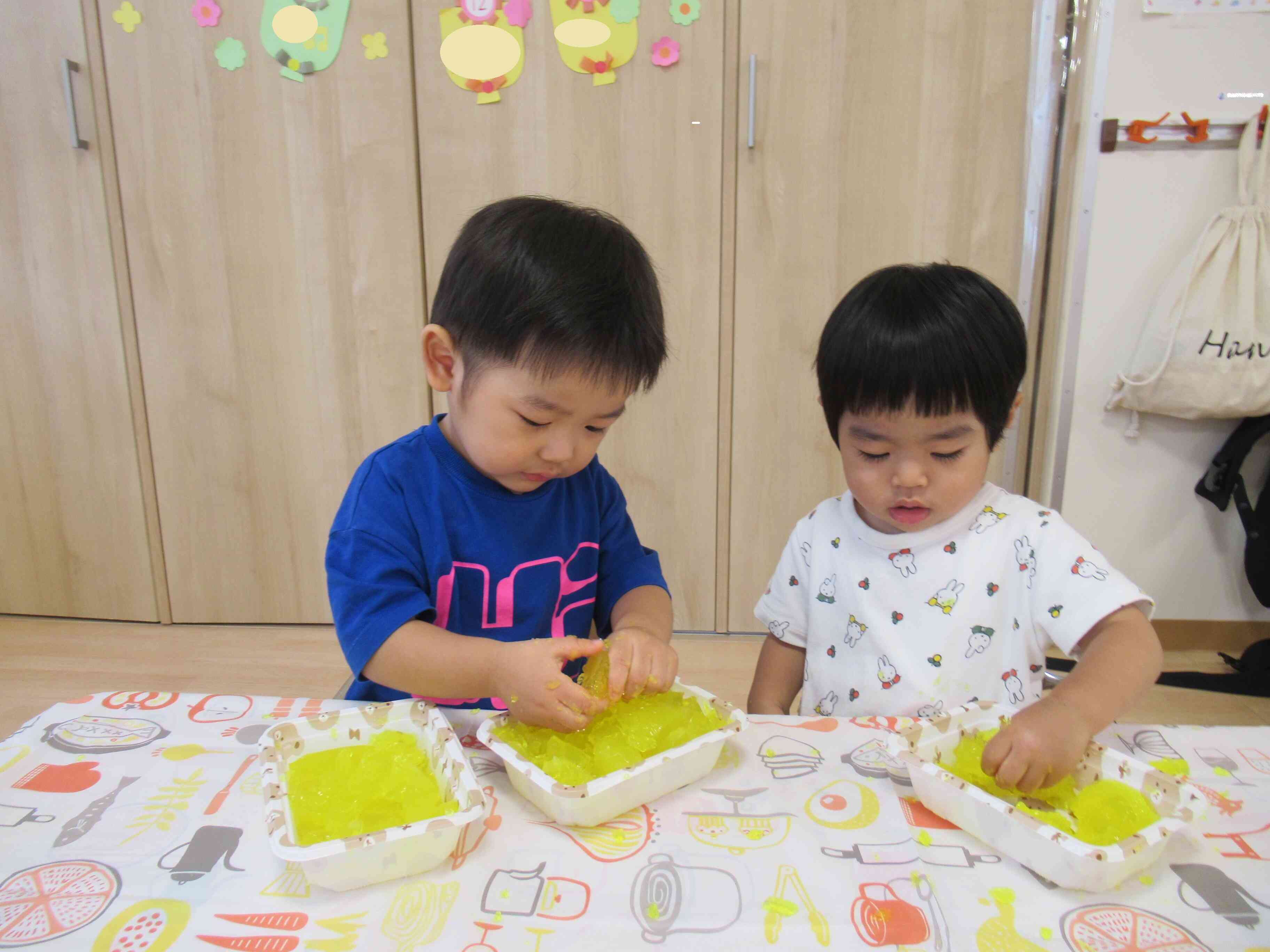 寒天遊びって楽しいね！！