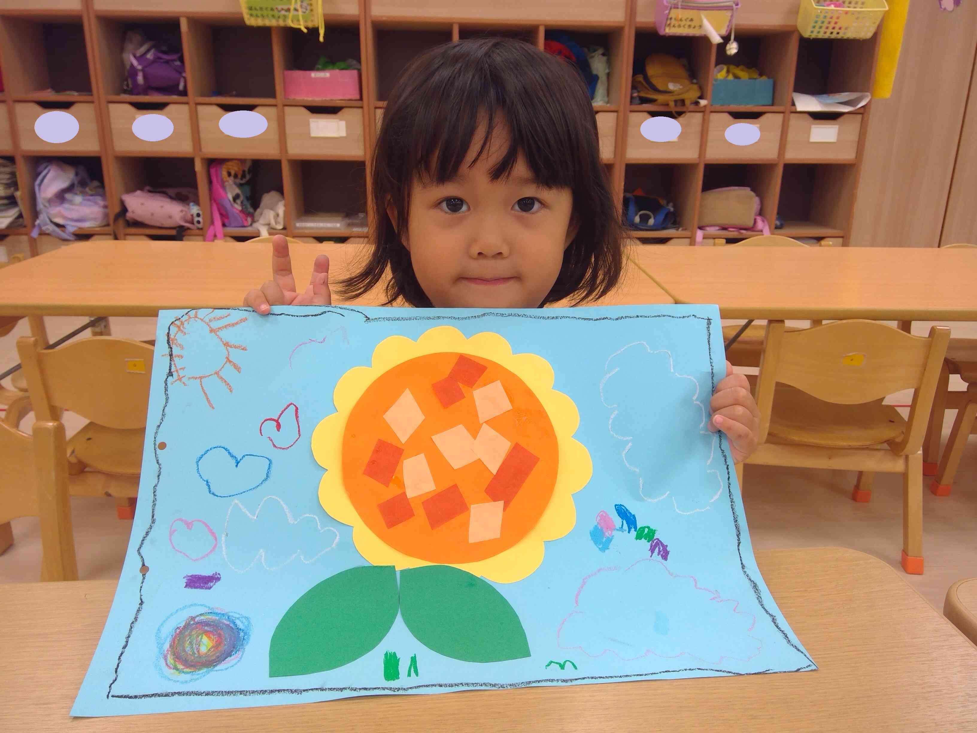 ひまわりの周りにお絵かきもしたよ♪
