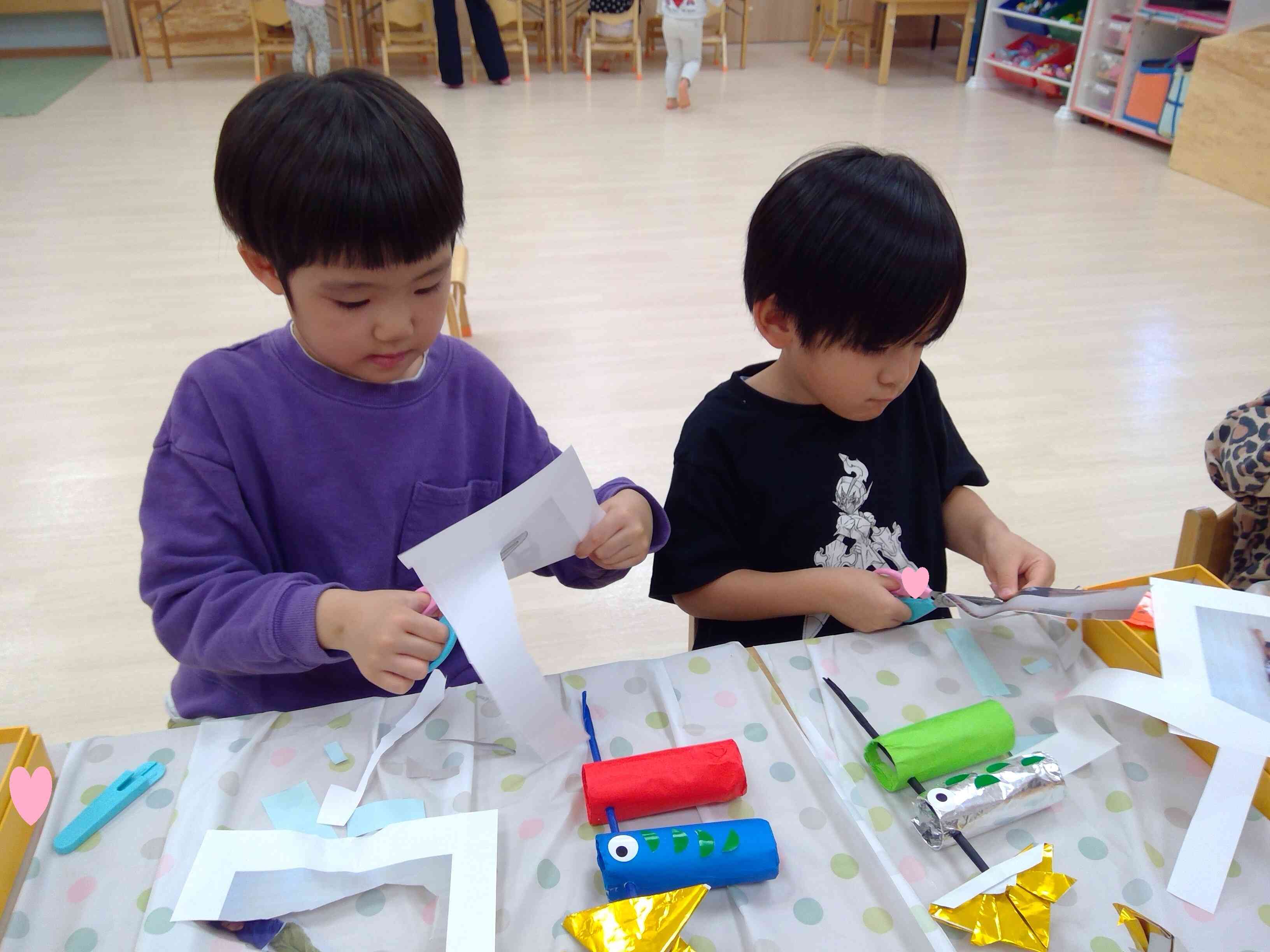 こいのぼり製作（ぱんだ・きりん組　4・5歳児）