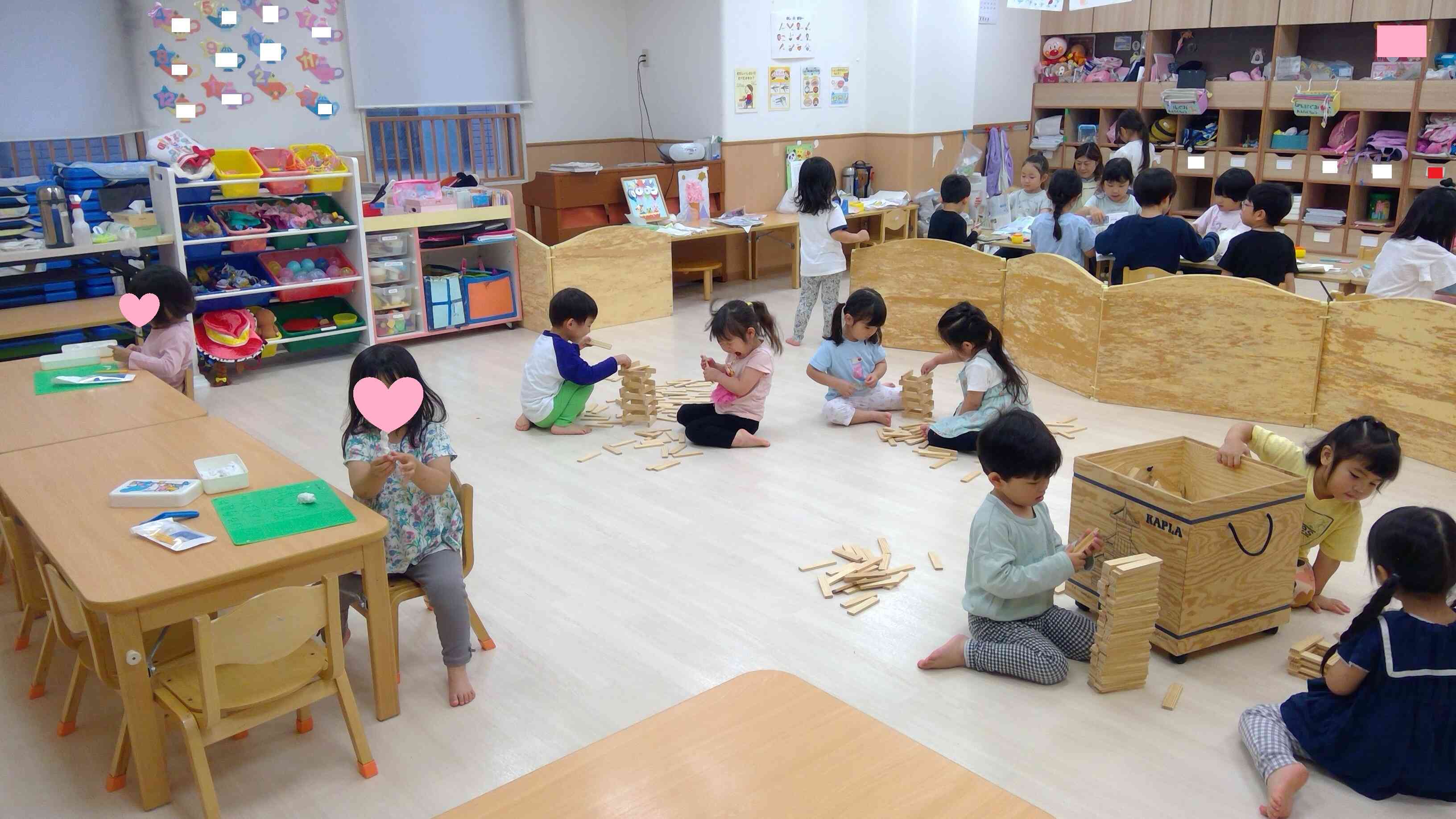 自由遊びの様子（3歳児りす組）