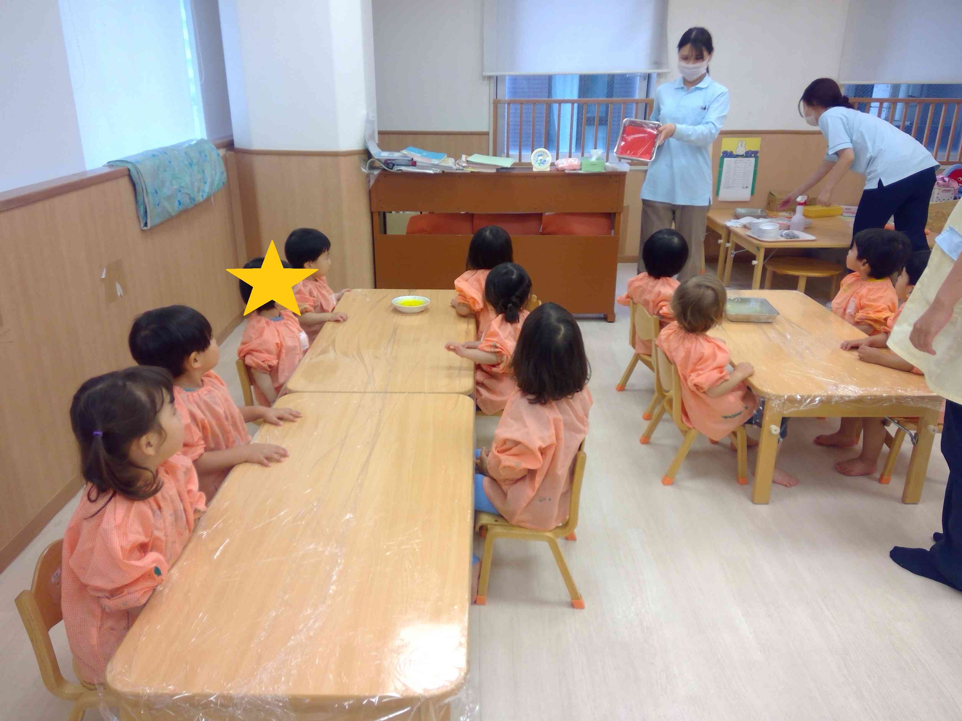 寒天遊び（食育）をしました。（2歳児あひる組）