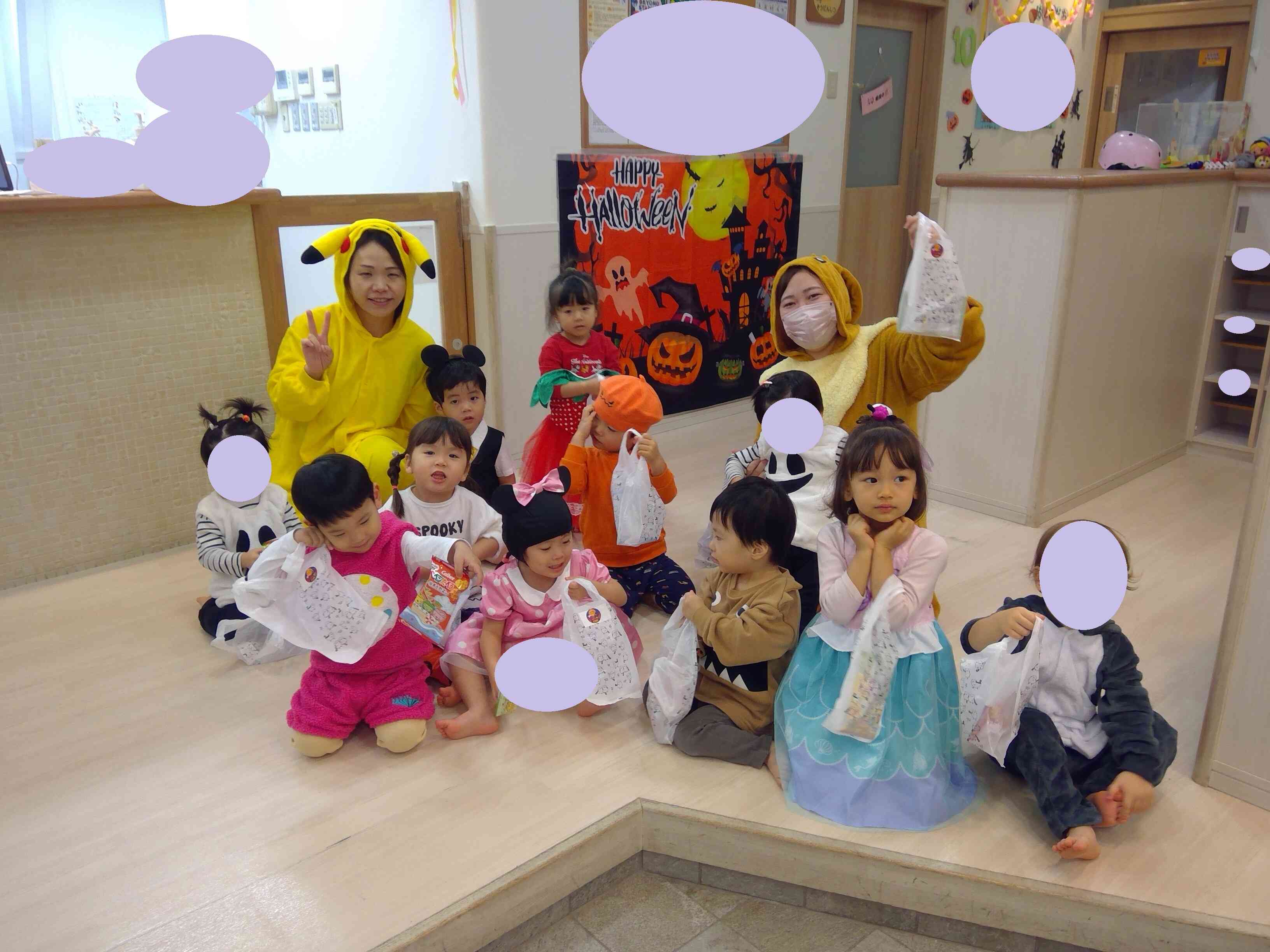 お菓子もらって嬉しいね♪