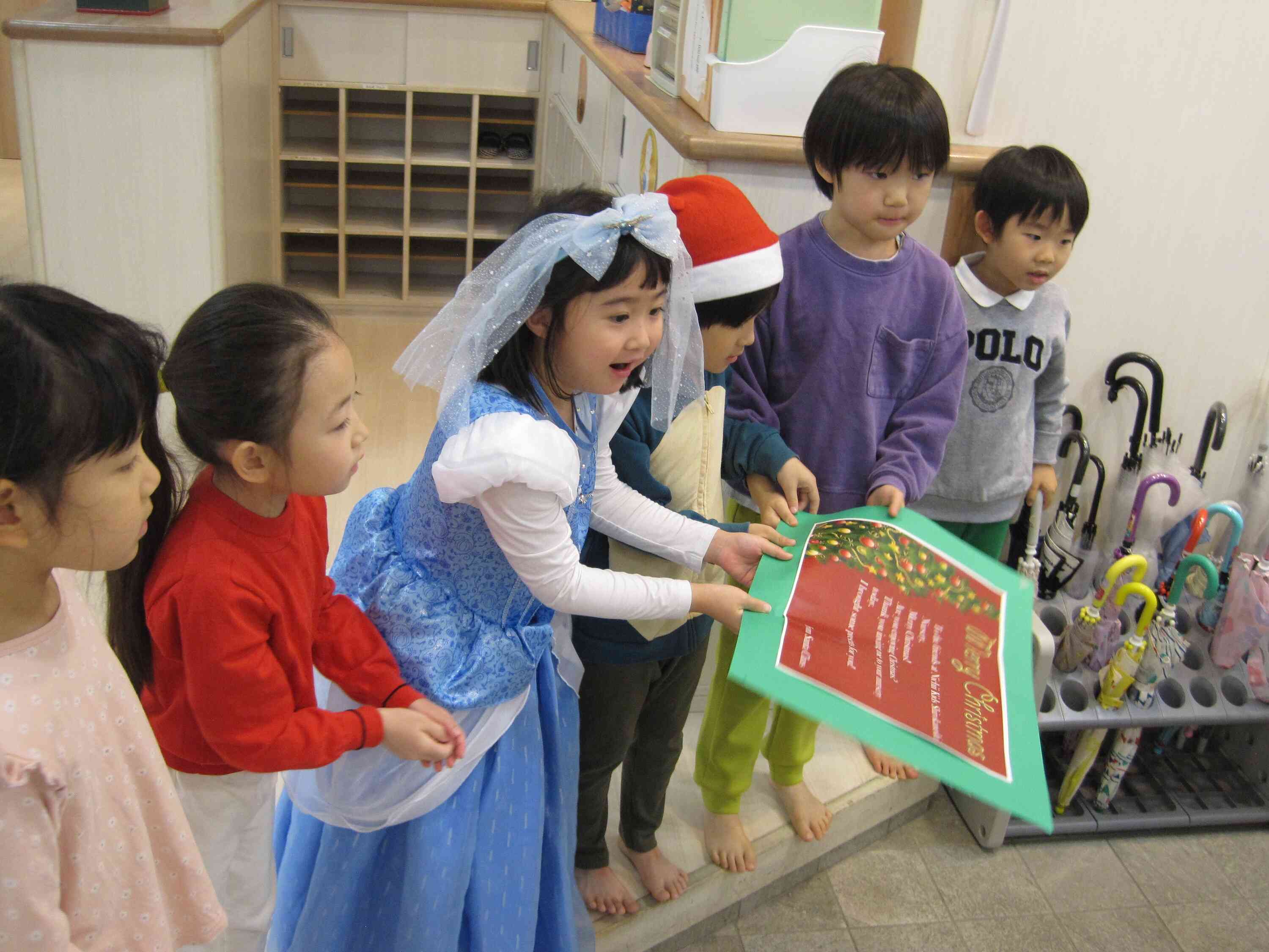 プレゼントと一緒にサンタさんからのお手紙が❕？