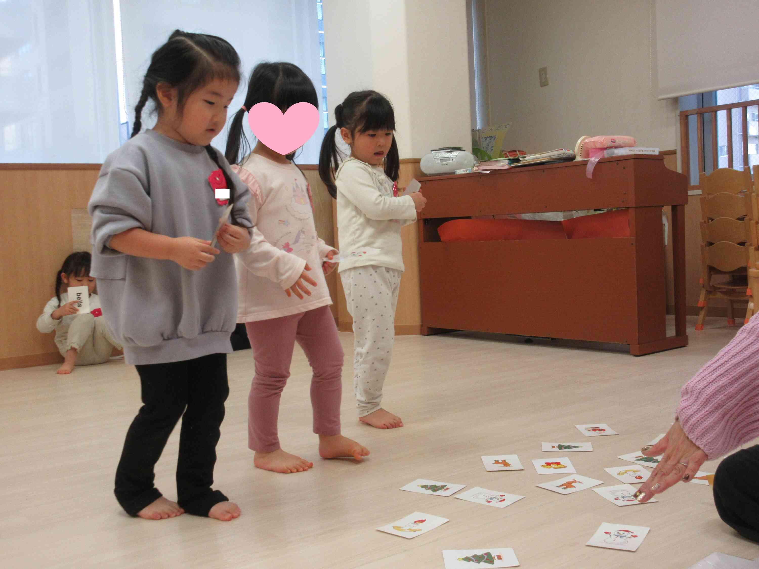 英語の時間（3歳児りす組）