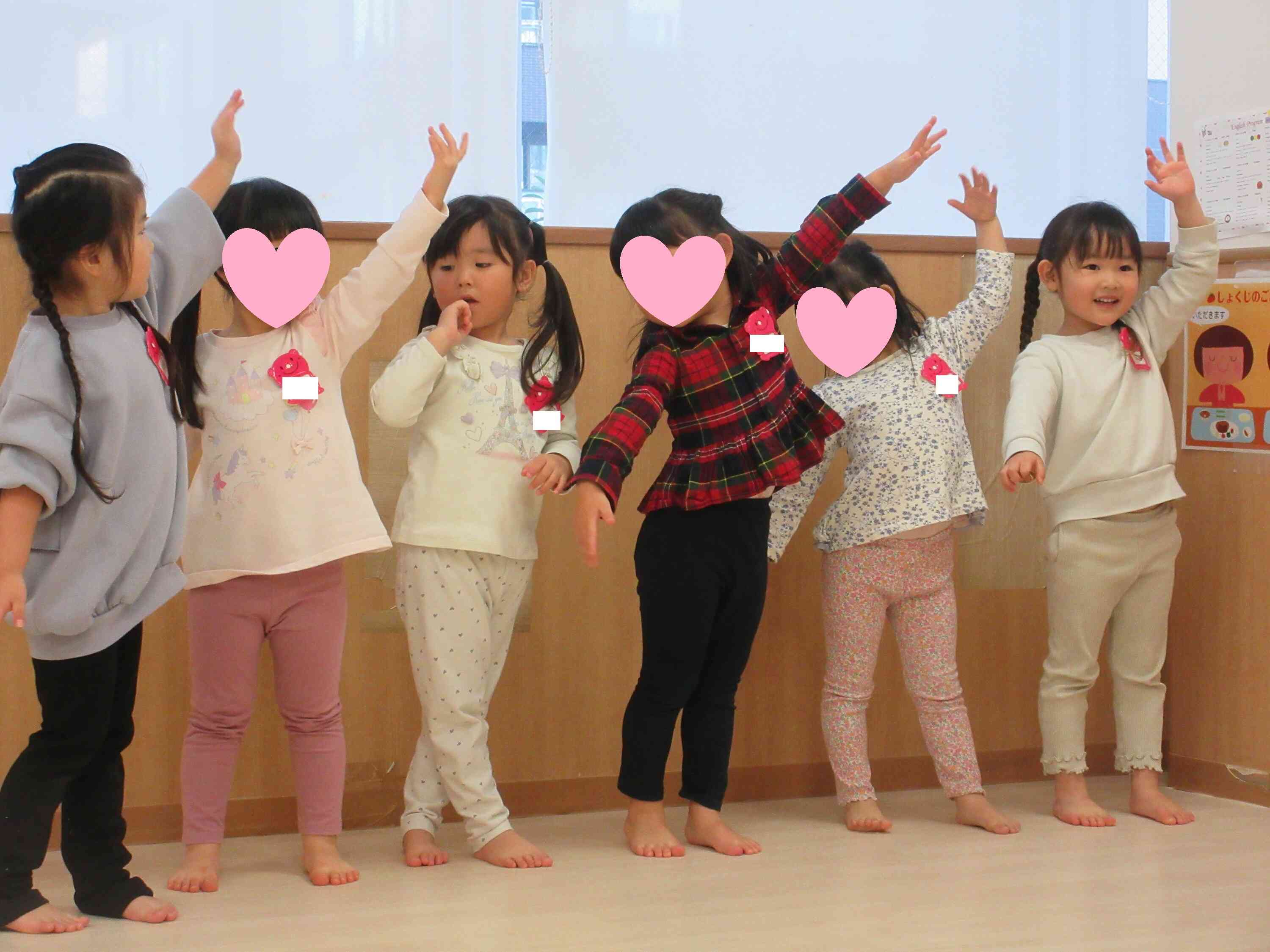 クリスマスソングに合わせてダンスもしました♪