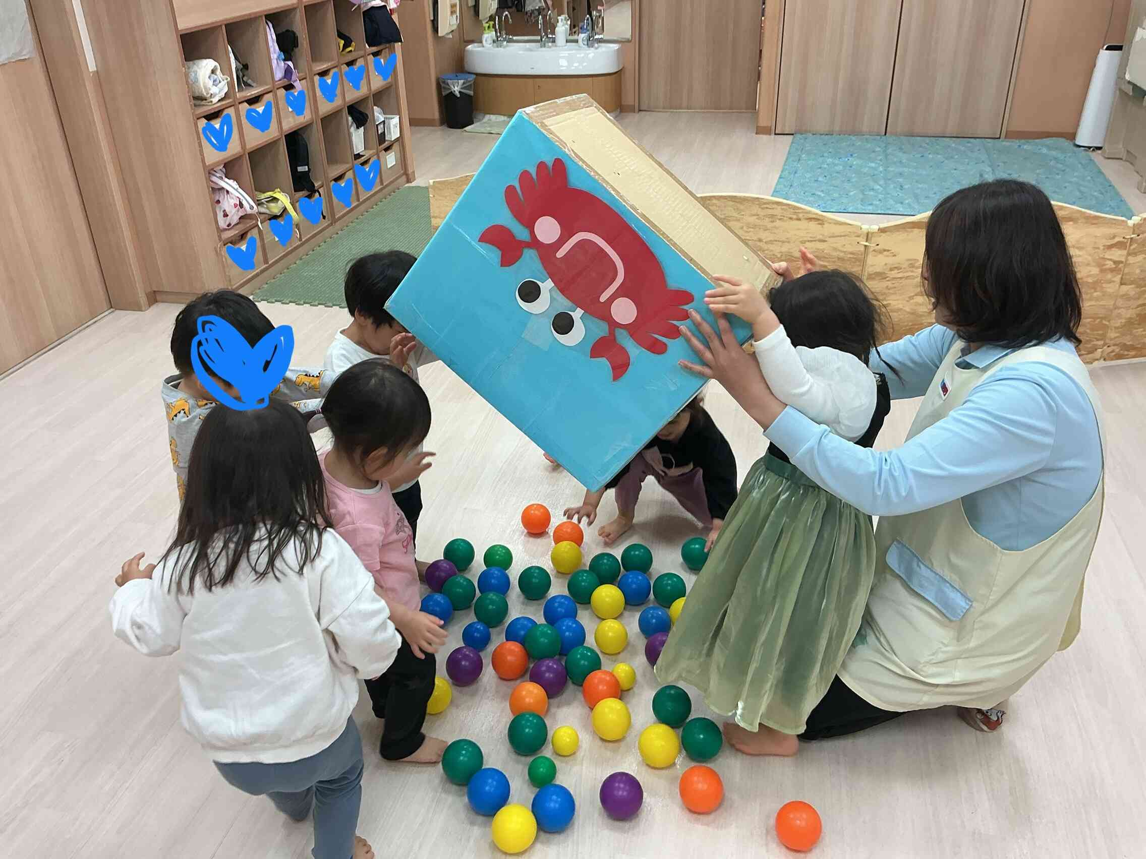 最後は好きな色を探して持ってきてね〜!と探すことを楽しみましたよ。