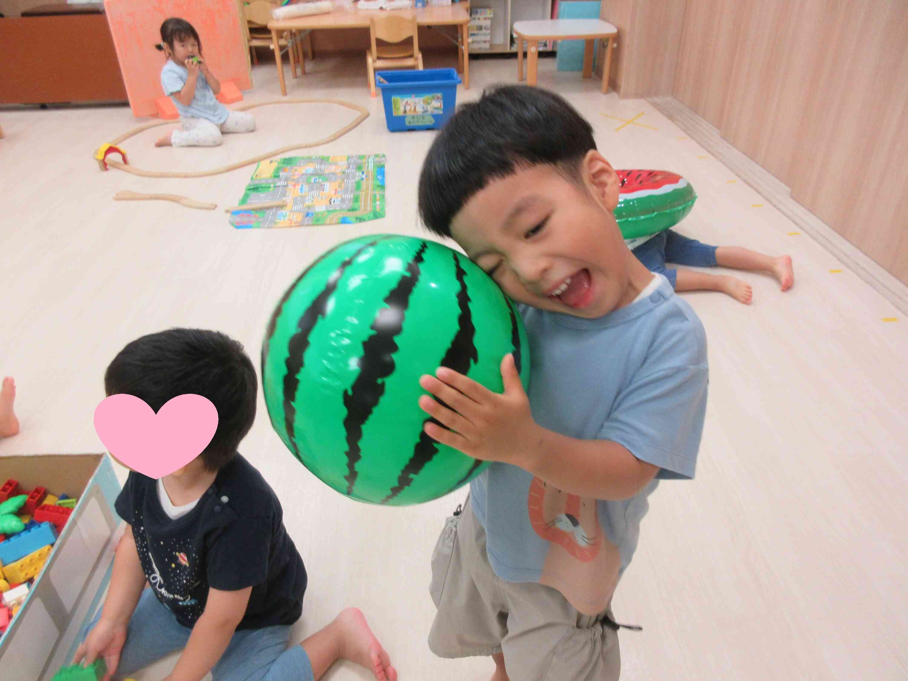 「はいチーズ!」と言うと可愛いポーズをとってくれました。