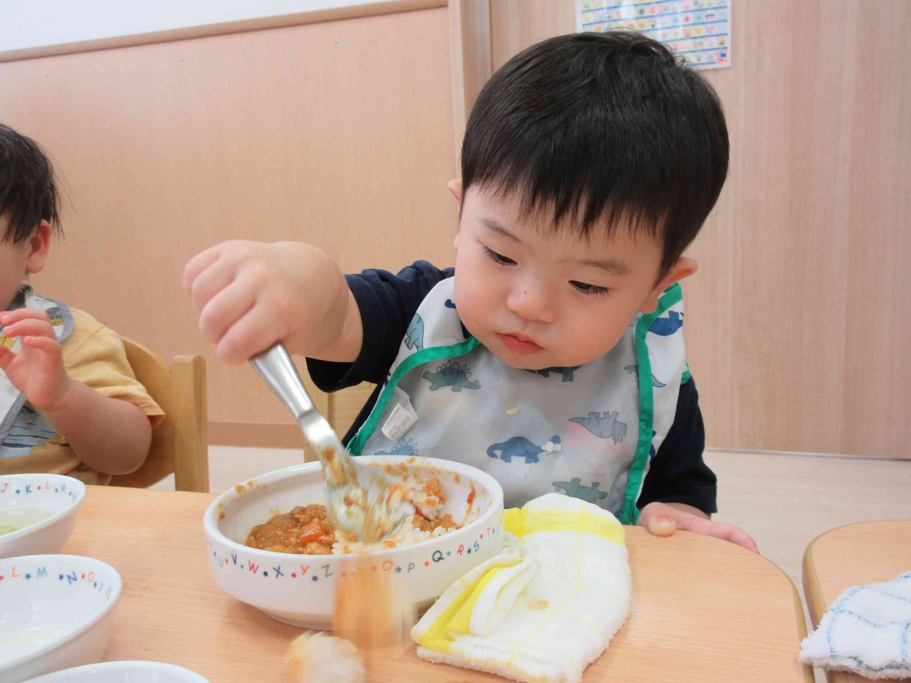 見て見て！上手にスプーン使えるよ！