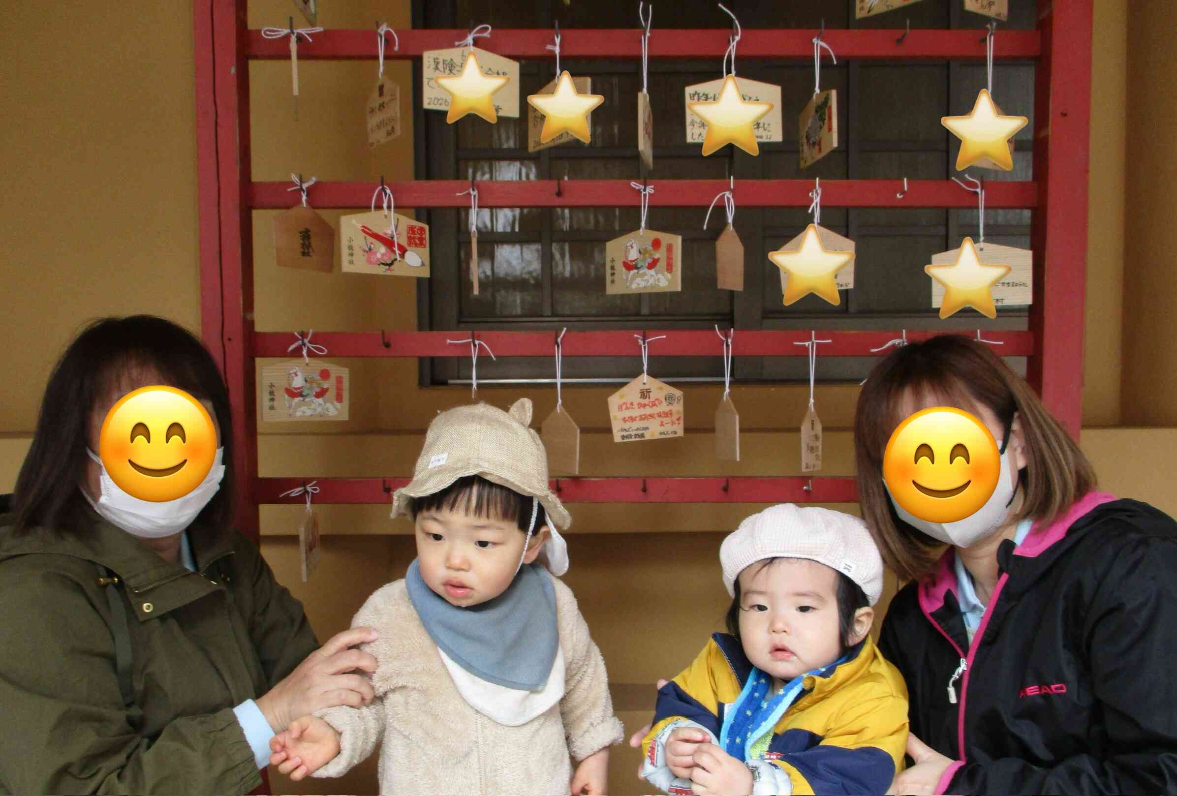 絵馬の前で記念写真をパチリ！